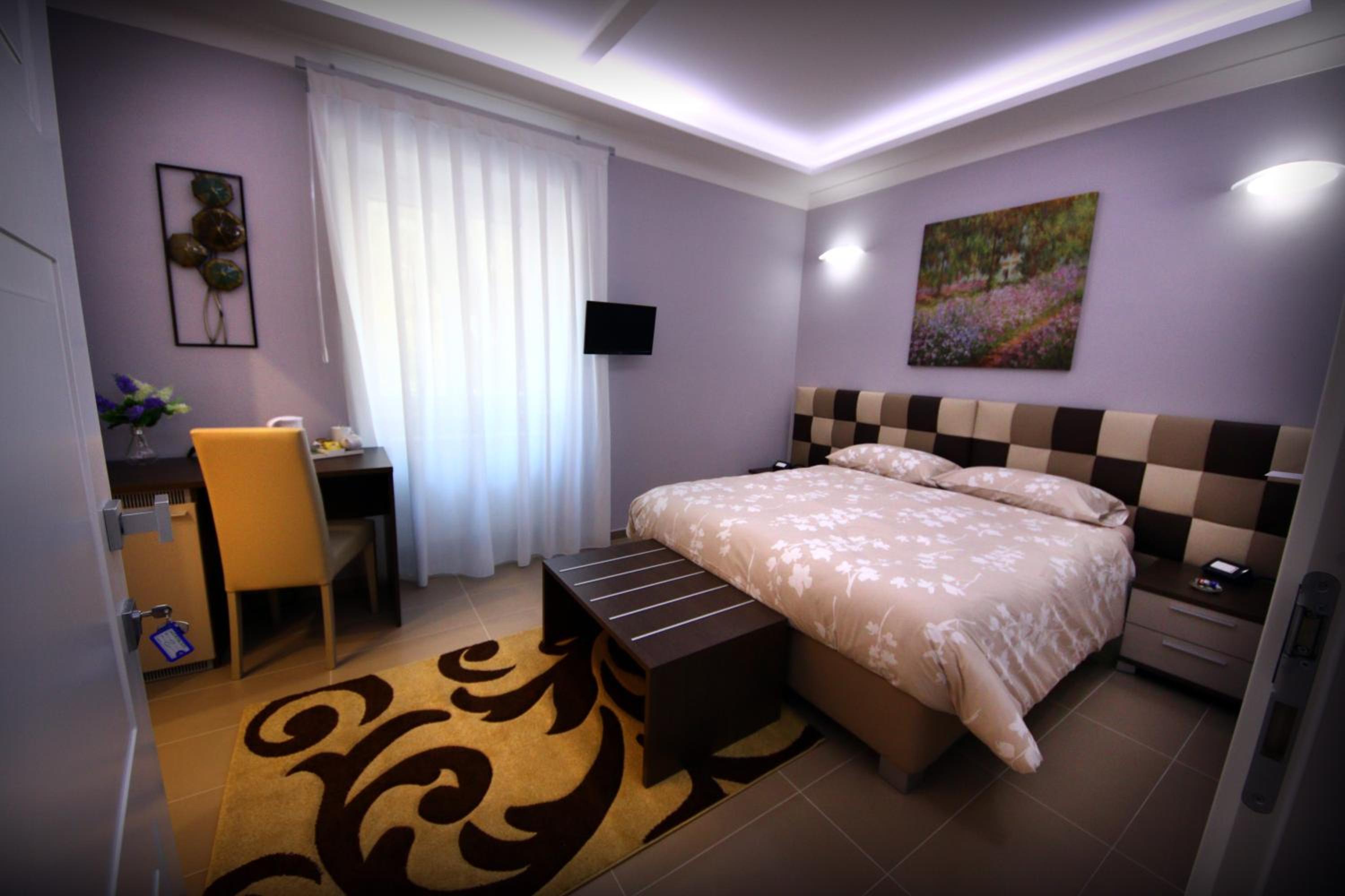 Standard Double or Twin Room - Photo 7
