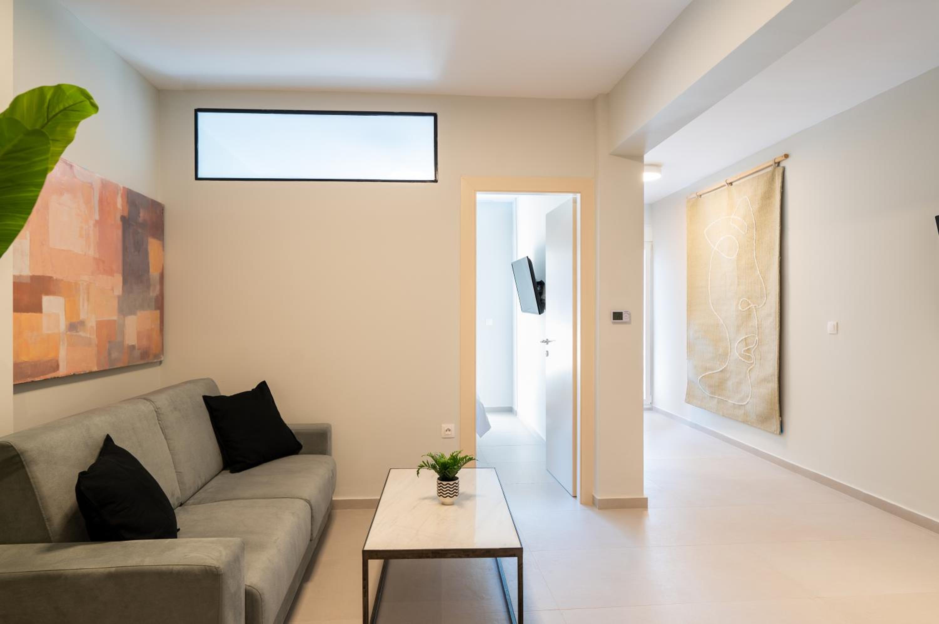 One-Bedroom Apartment with Balcony and City View photo 1