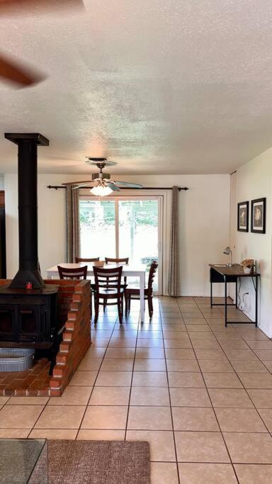 Three-Bedroom Apartment photo 2