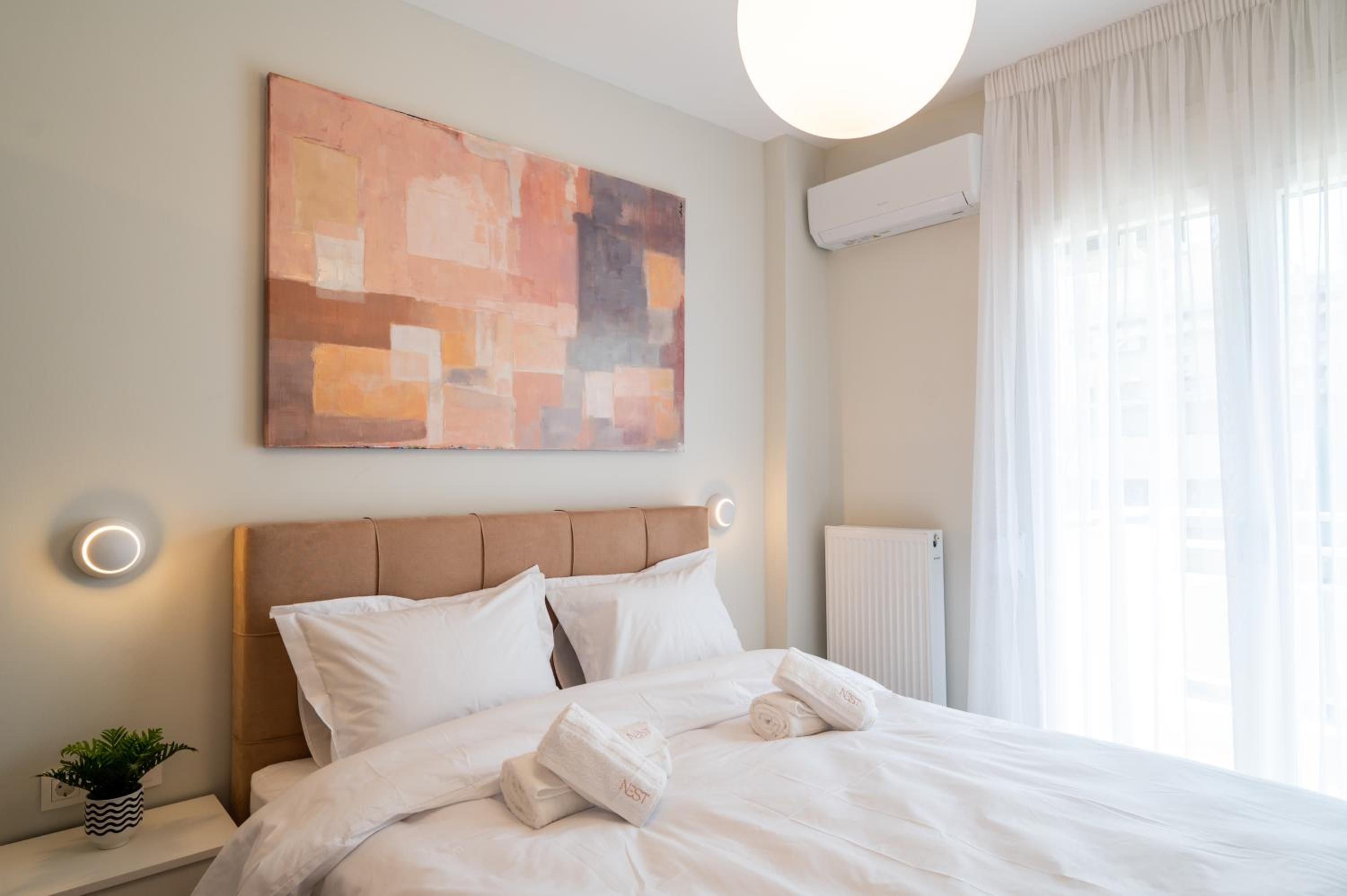 One-Bedroom Apartment with Balcony and City View photo 3
