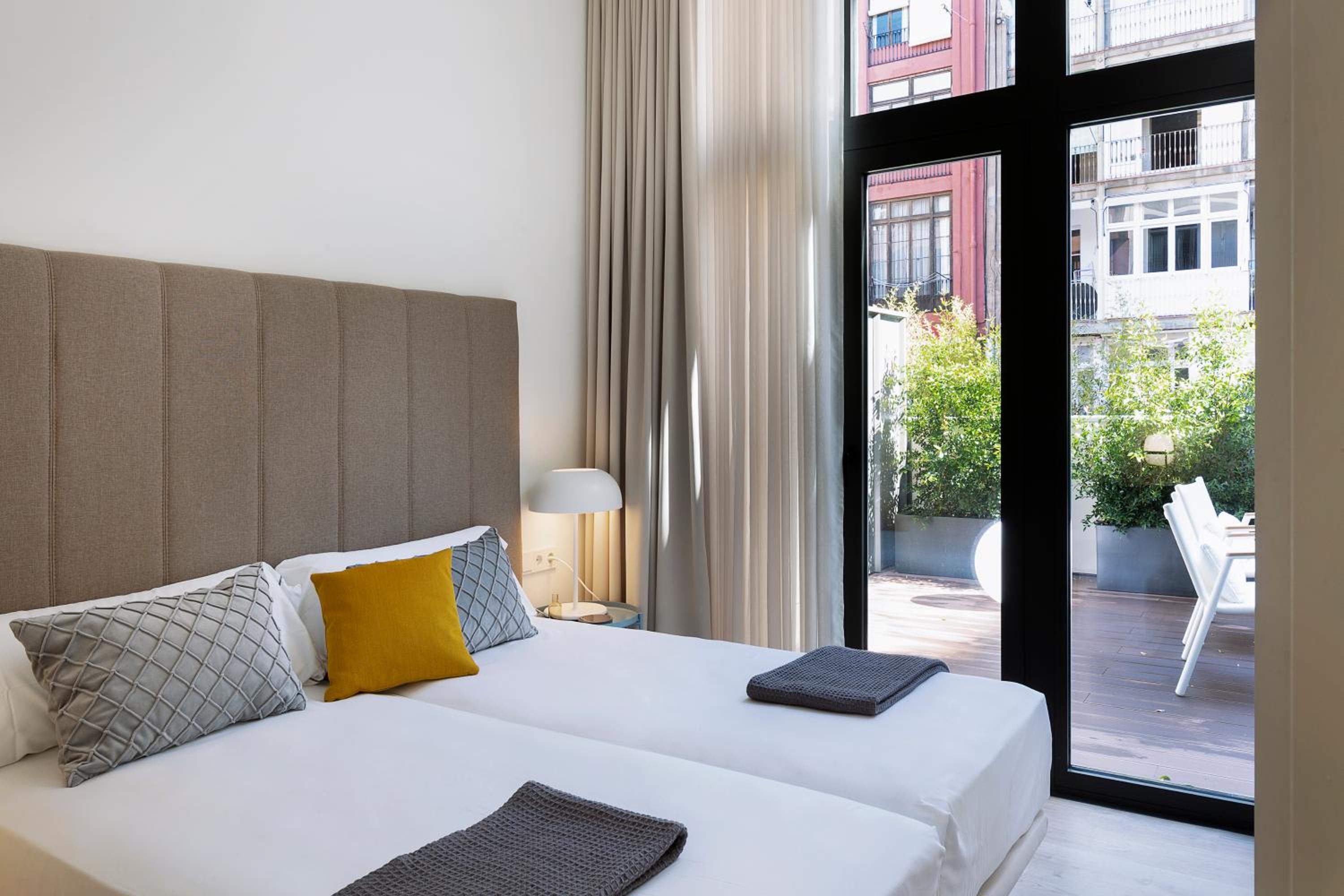Apartamento de Dos Habitaciones con Terraza