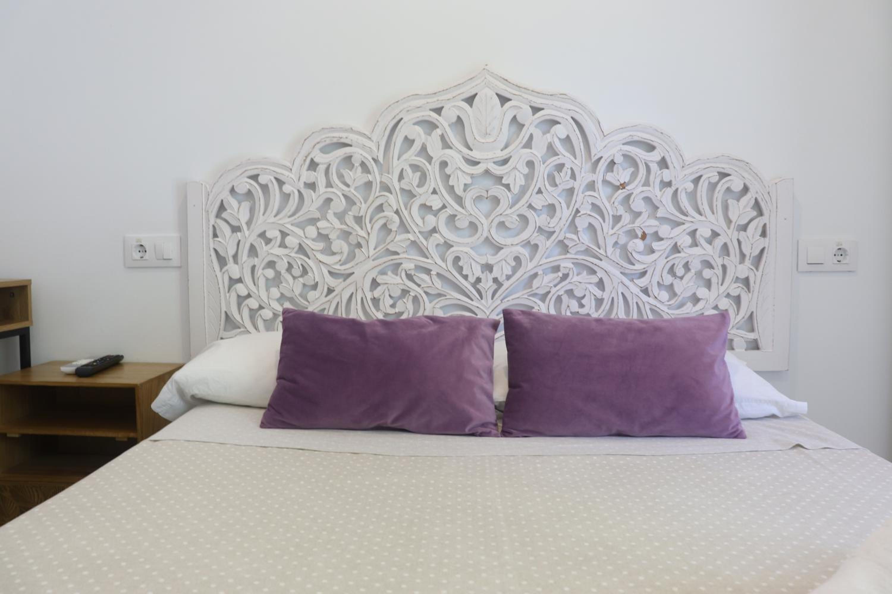 Double Room - Photo 11
