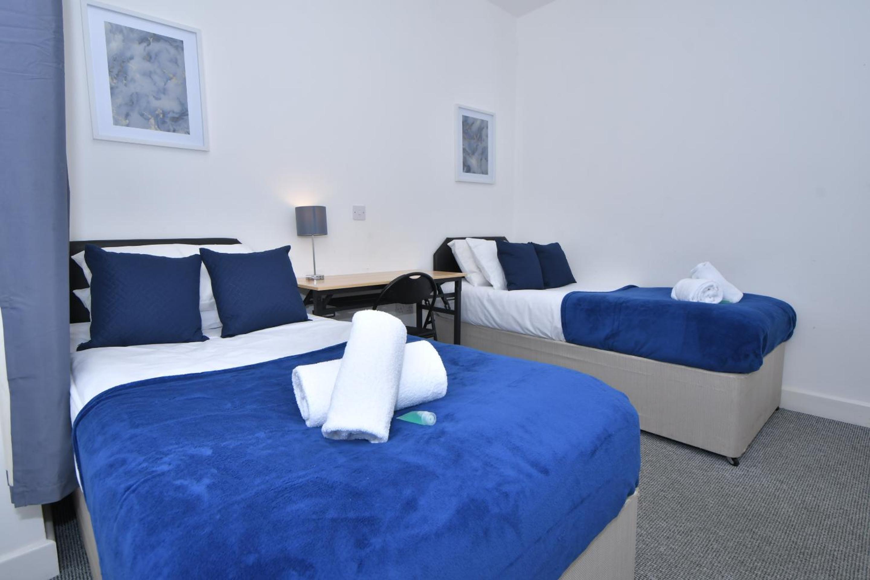 Double Room with Private Bathroom - Photo 3