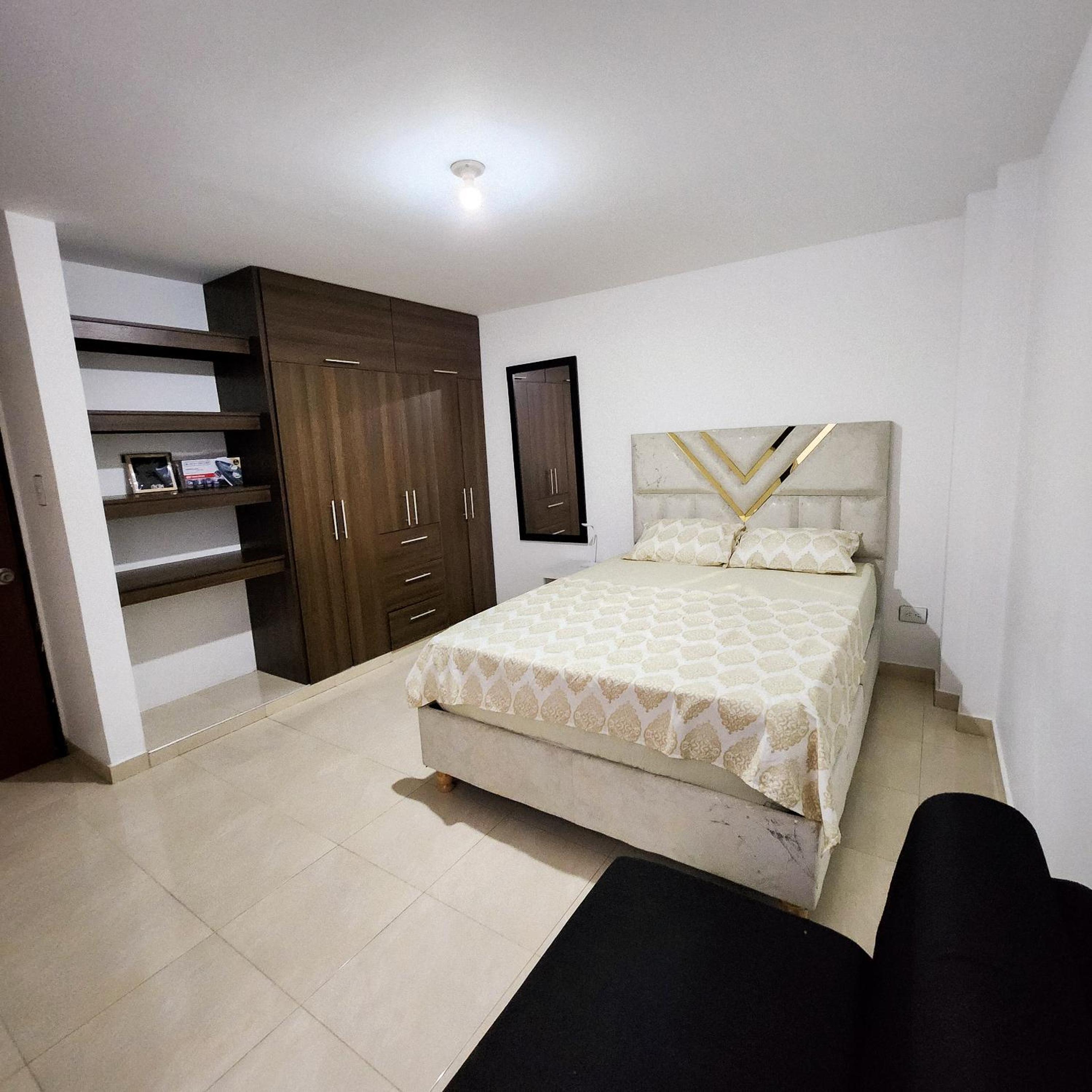 One-Bedroom Apartment photo 1