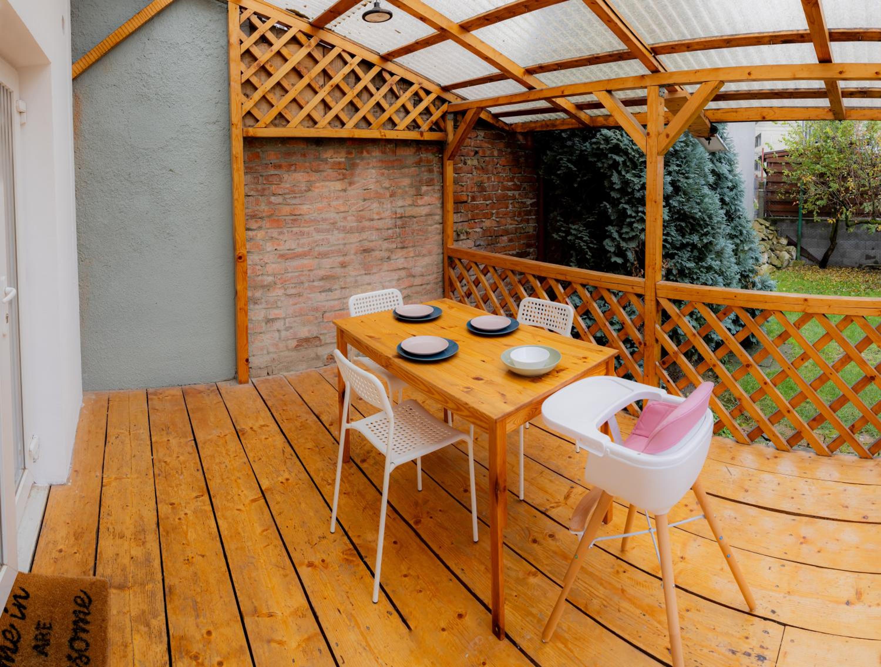 One-Bedroom Apartment - Photo 3