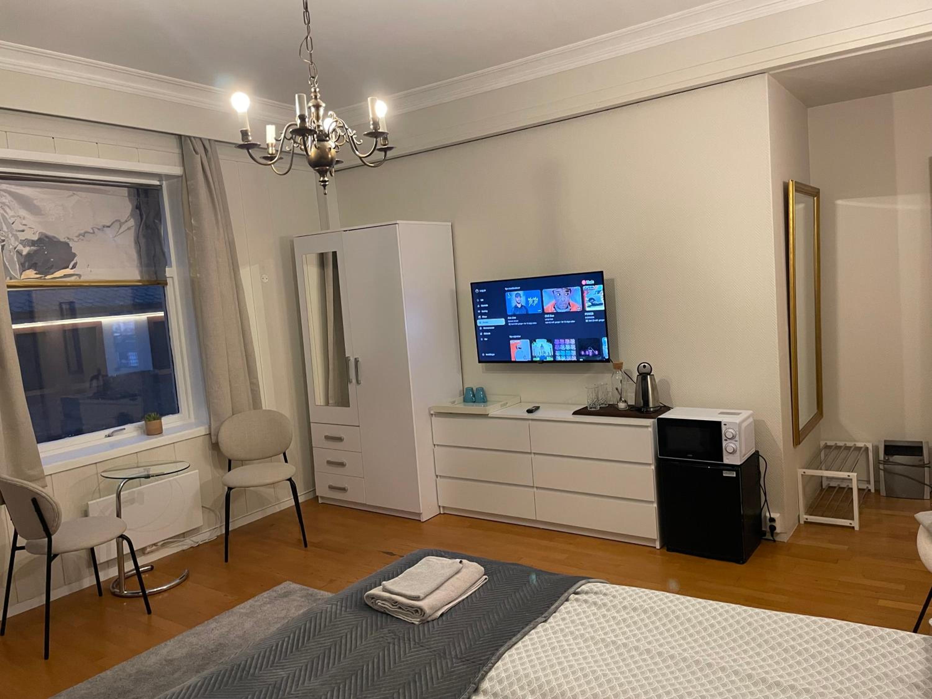 Double Room with Shared Bathroom photo 1