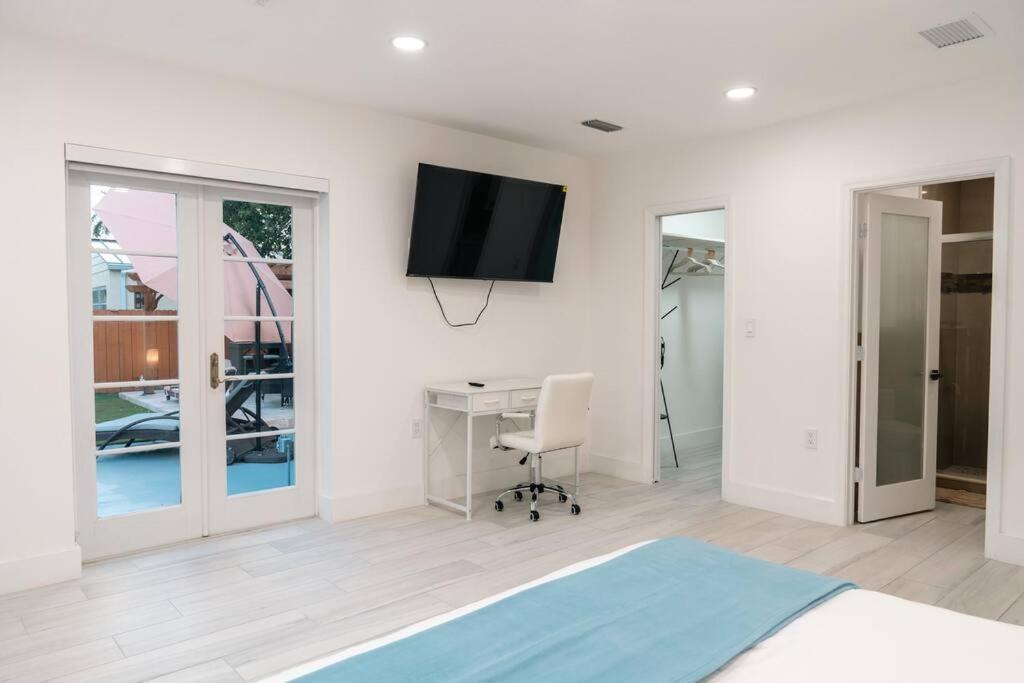 Three-Bedroom House photo 1