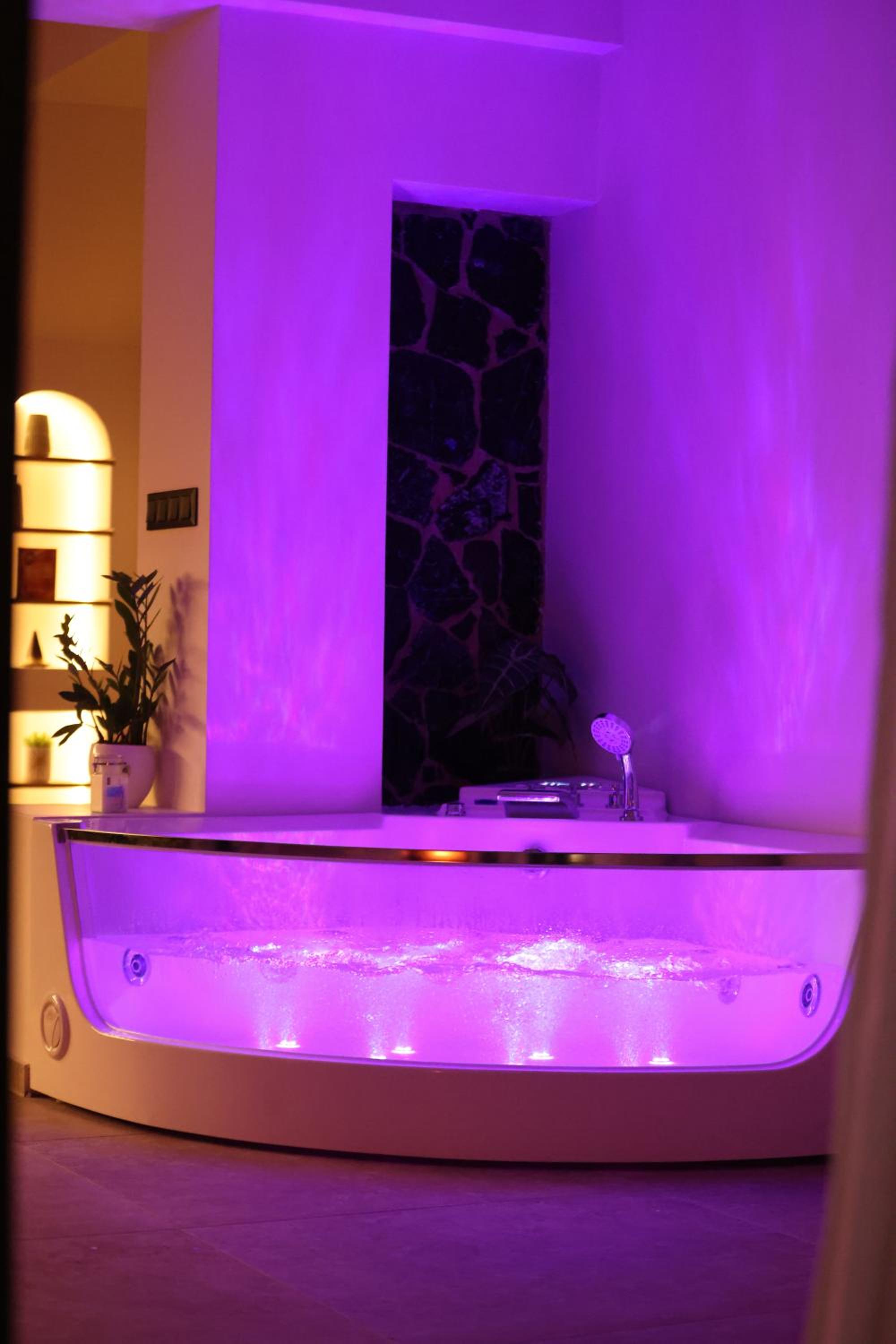 King Suite with Spa Bath photo 3