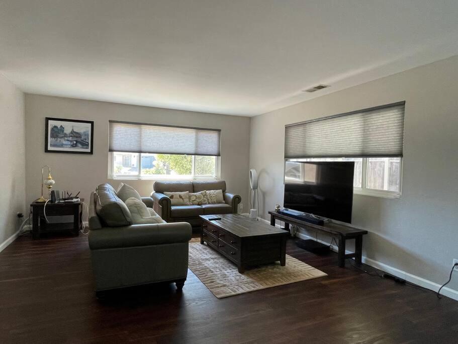 Four-Bedroom House photo 1