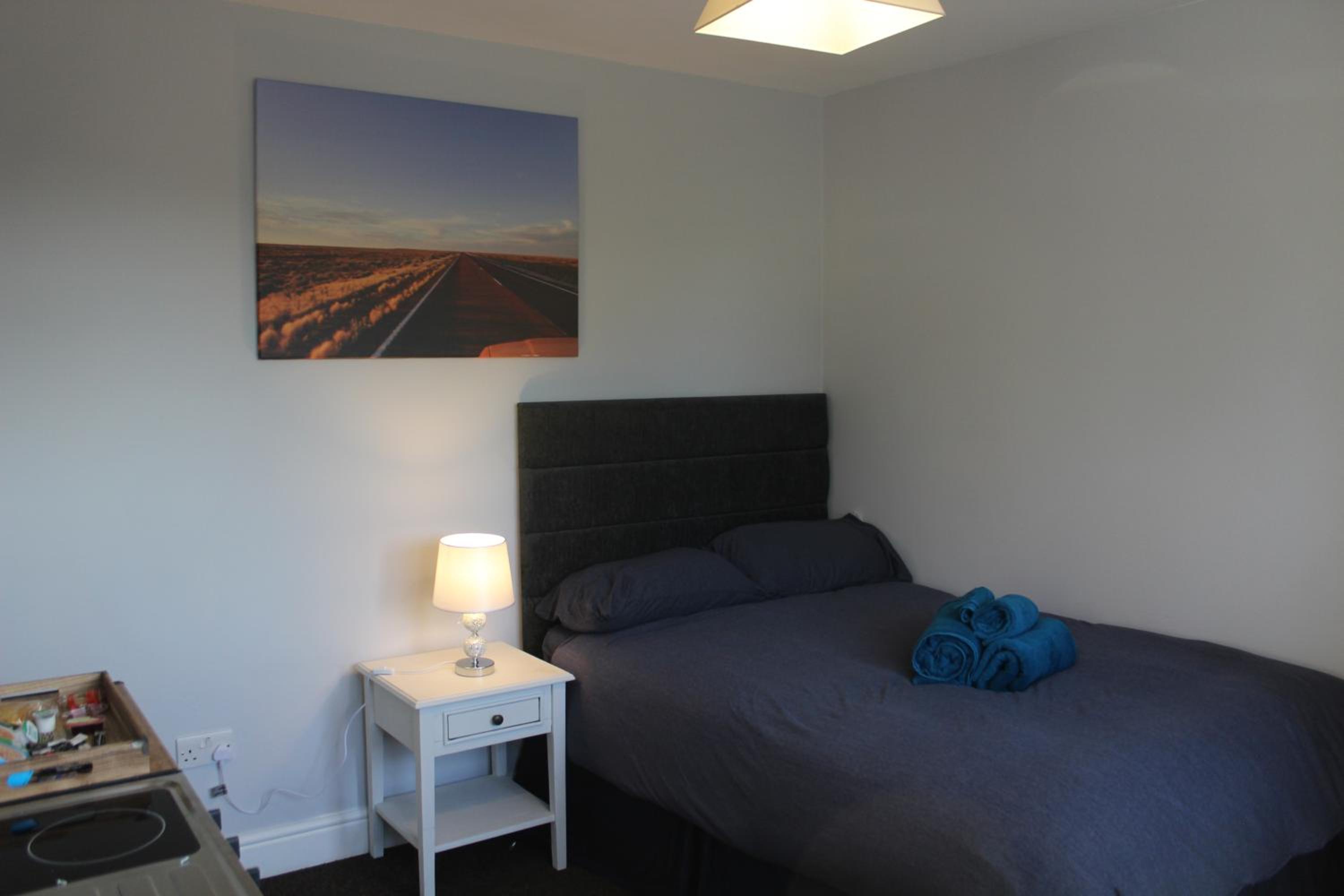 One-Bedroom Apartment photo 2