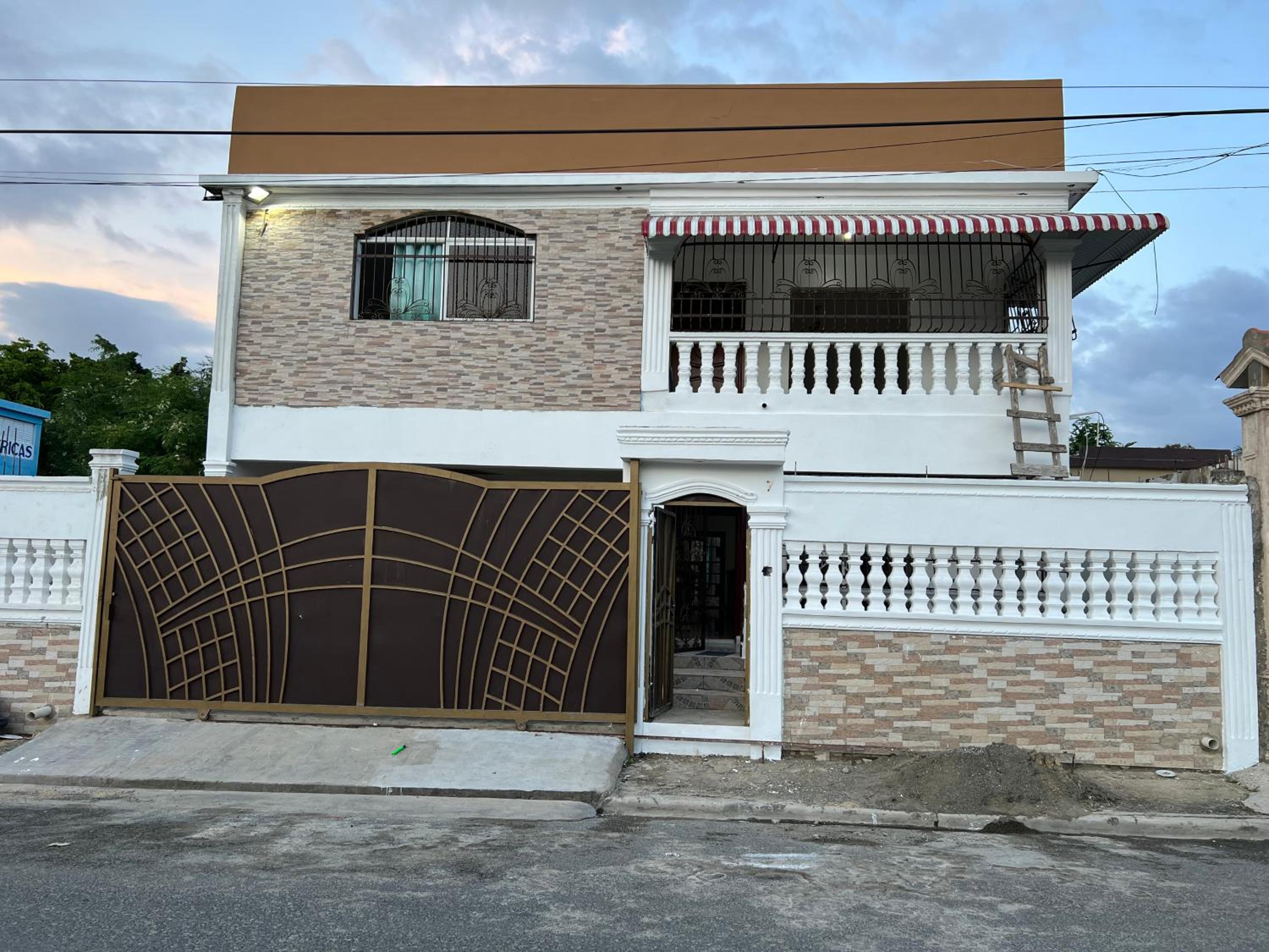 Four-Bedroom House photo 1