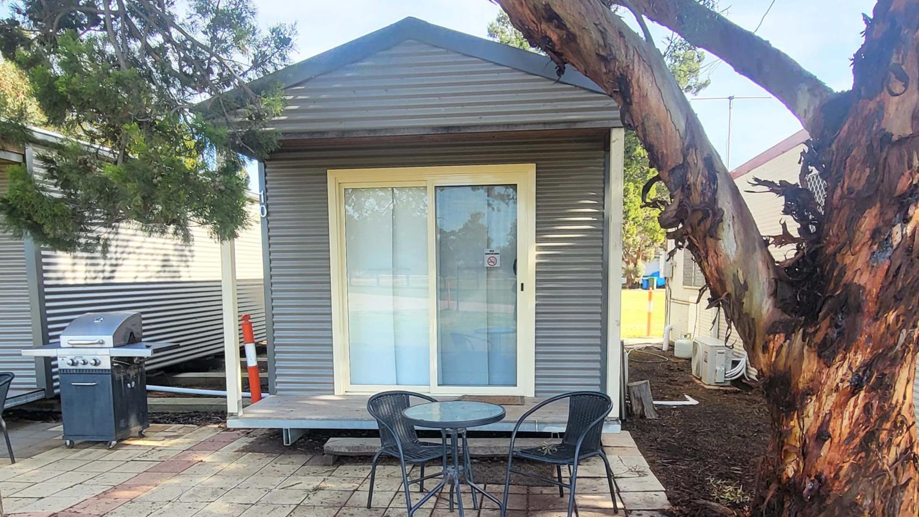Deluxe Bungalow with Garden View photo 2