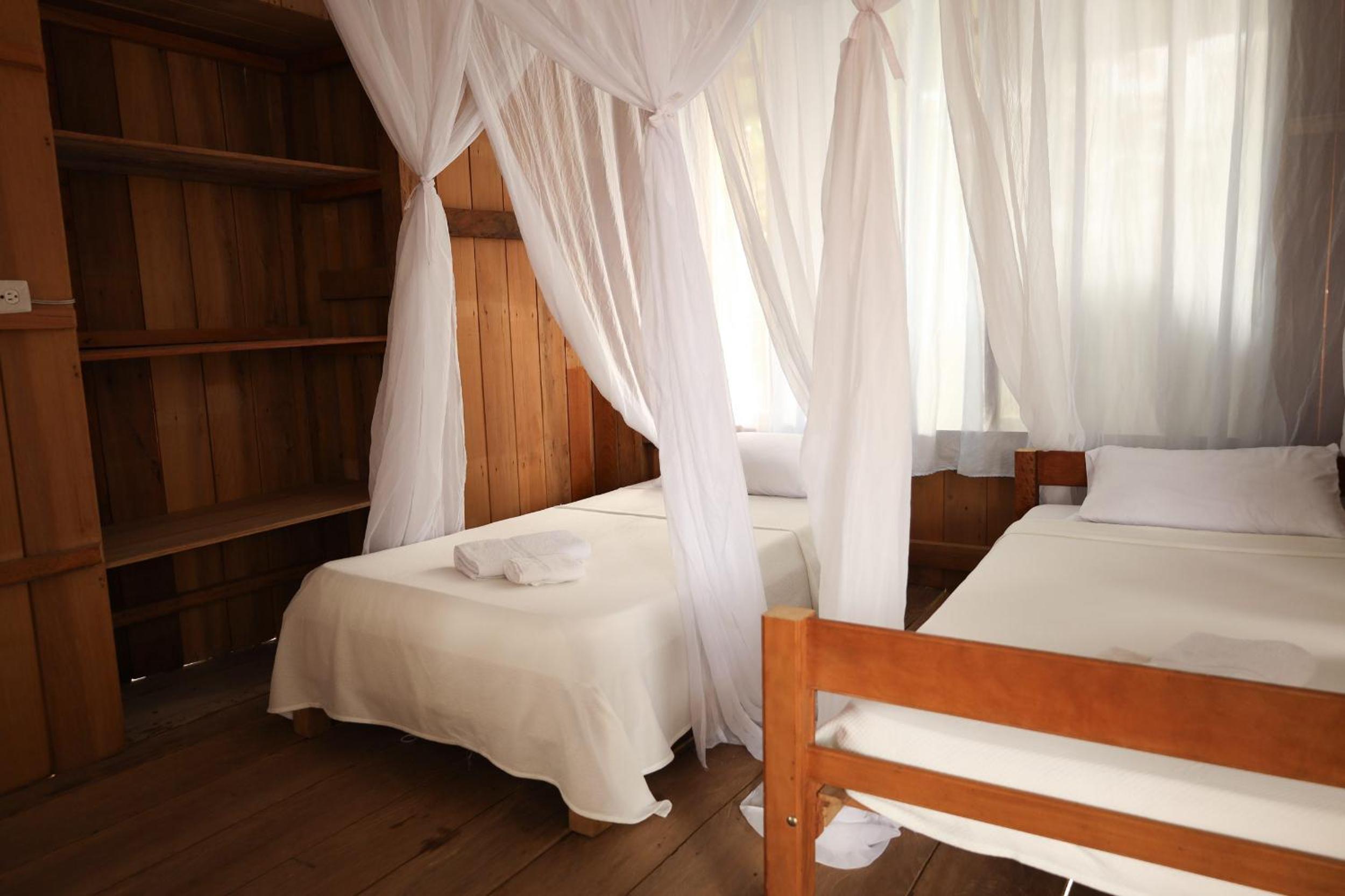 Quadruple Room with Private Bathroom photo 2