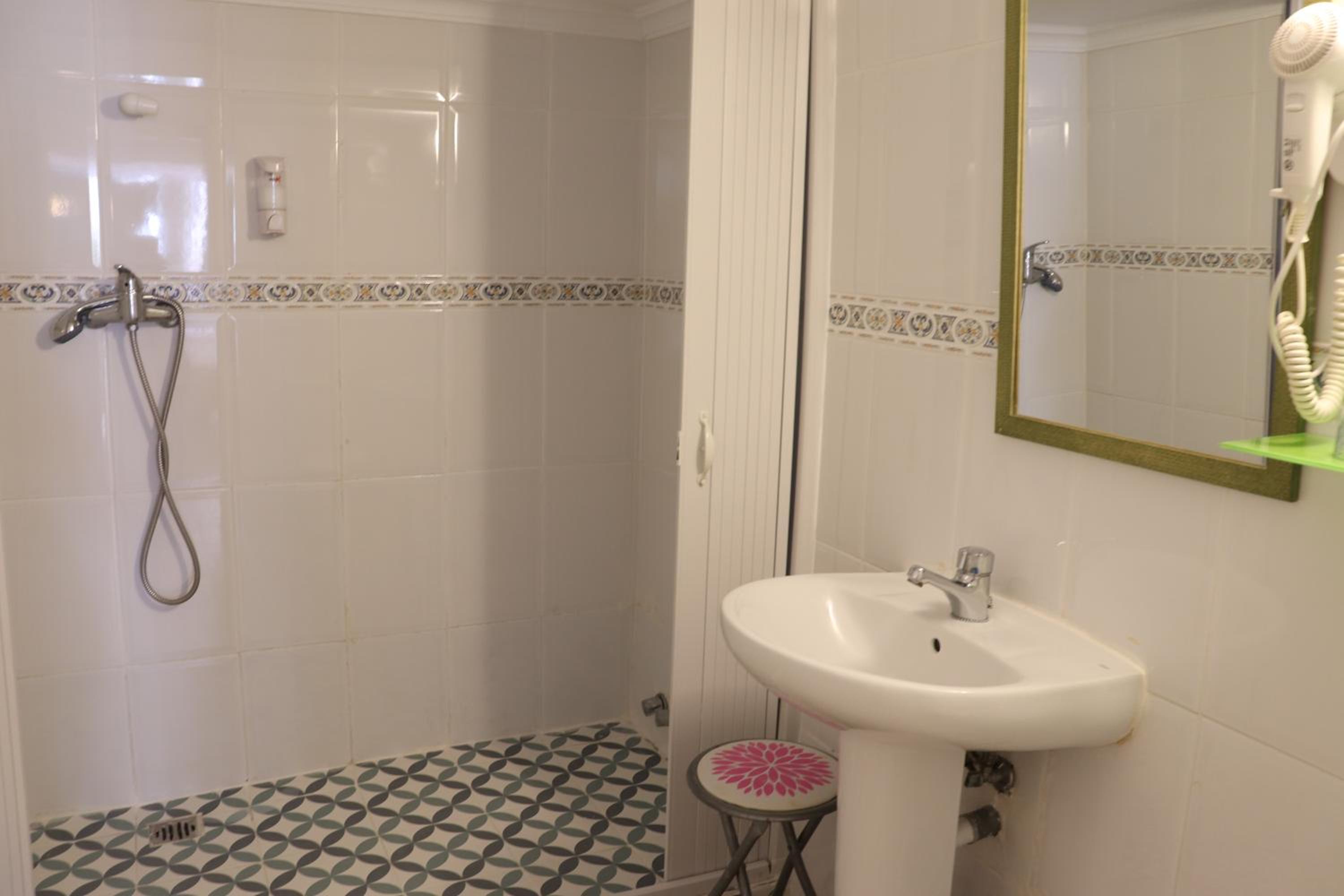 Basic Triple Room photo 3