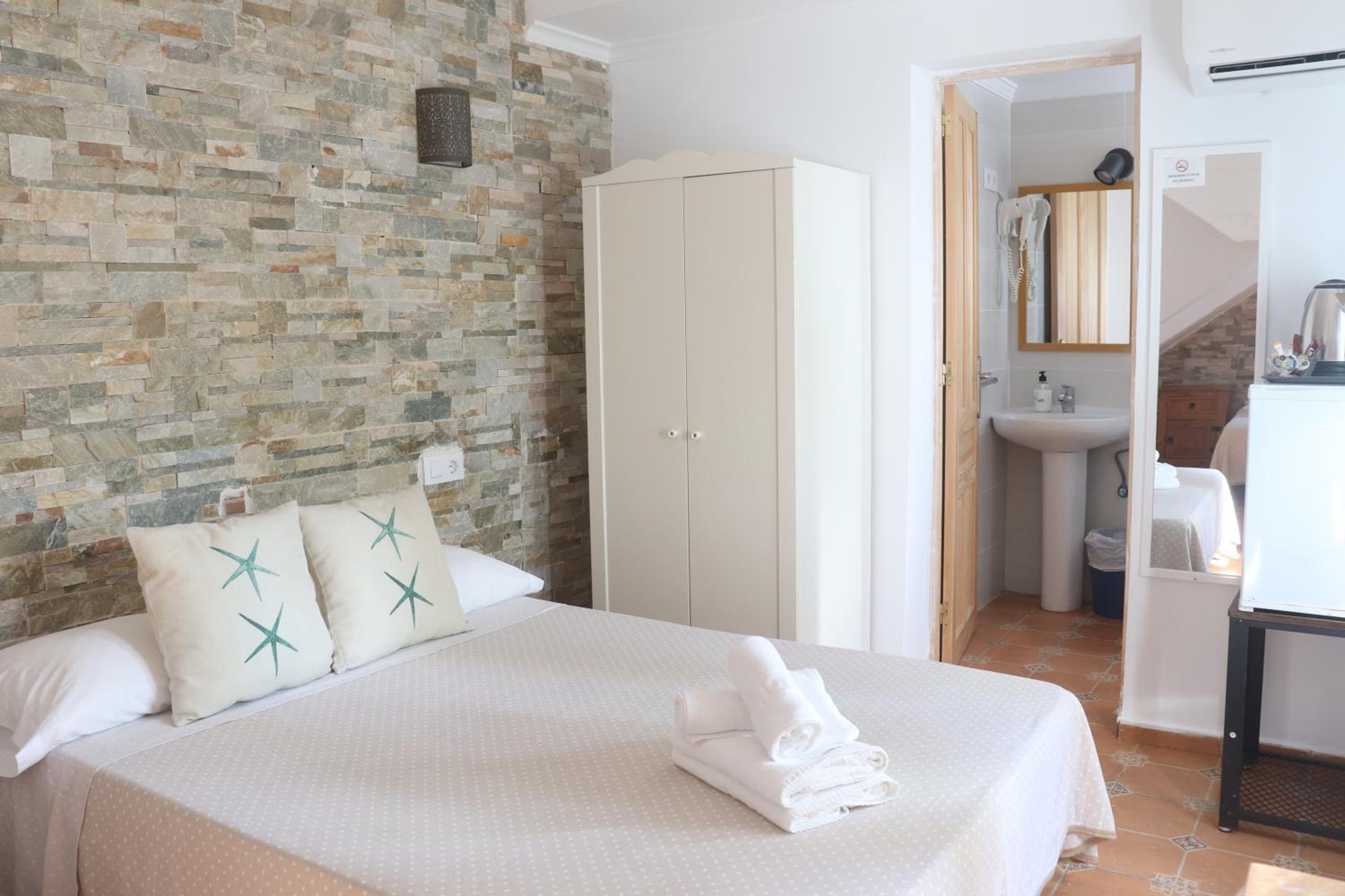 Double Room with Extra Bed photo 3