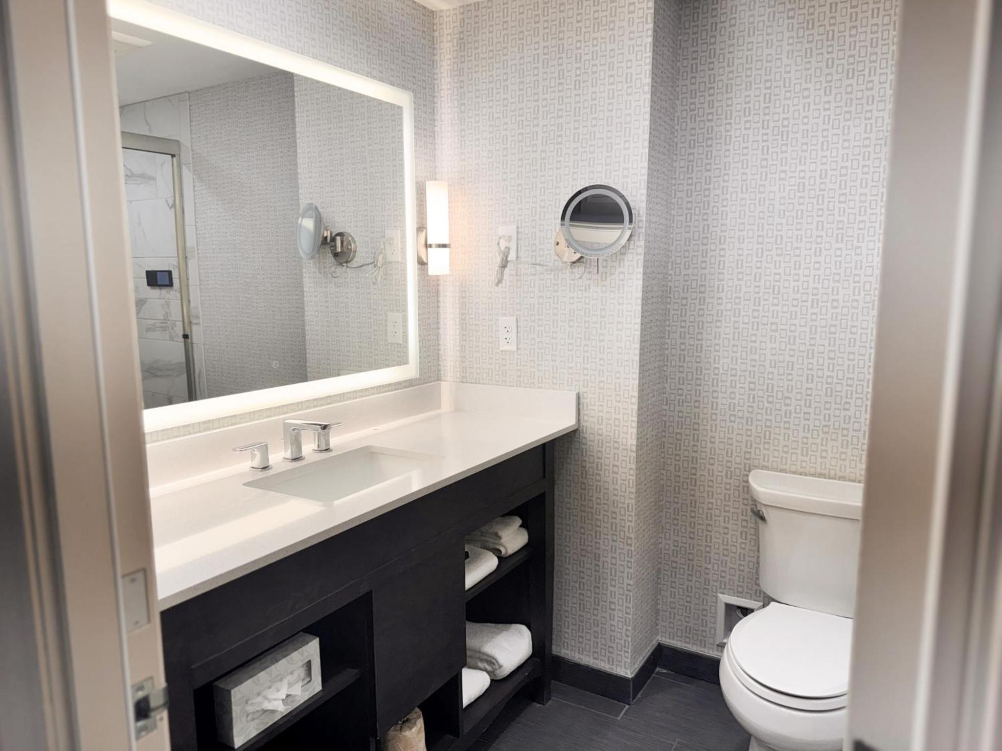 Executive Queen Room with Two Queen Beds - Photo 2