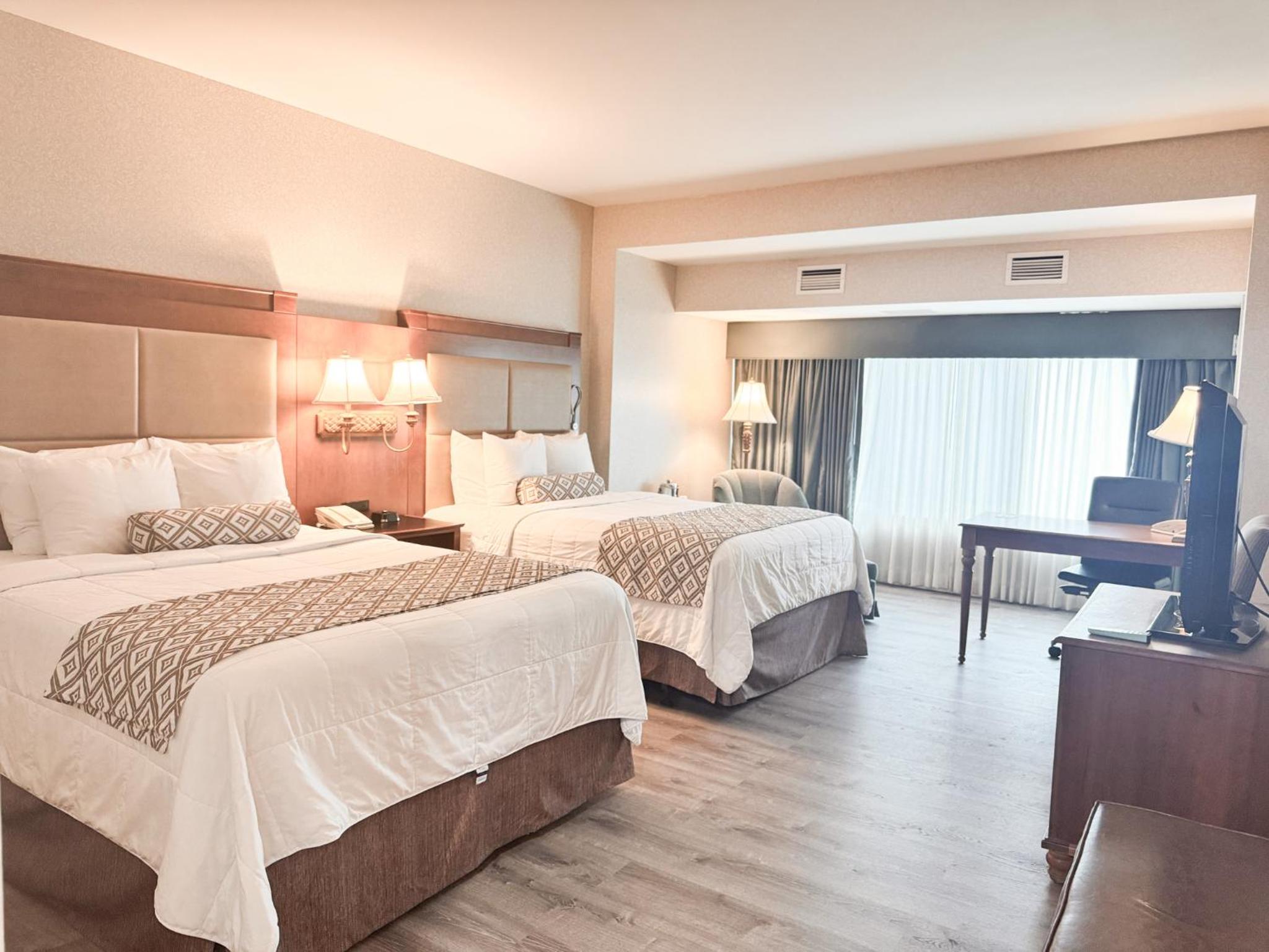 Executive Queen Room with Two Queen Beds - Photo 1