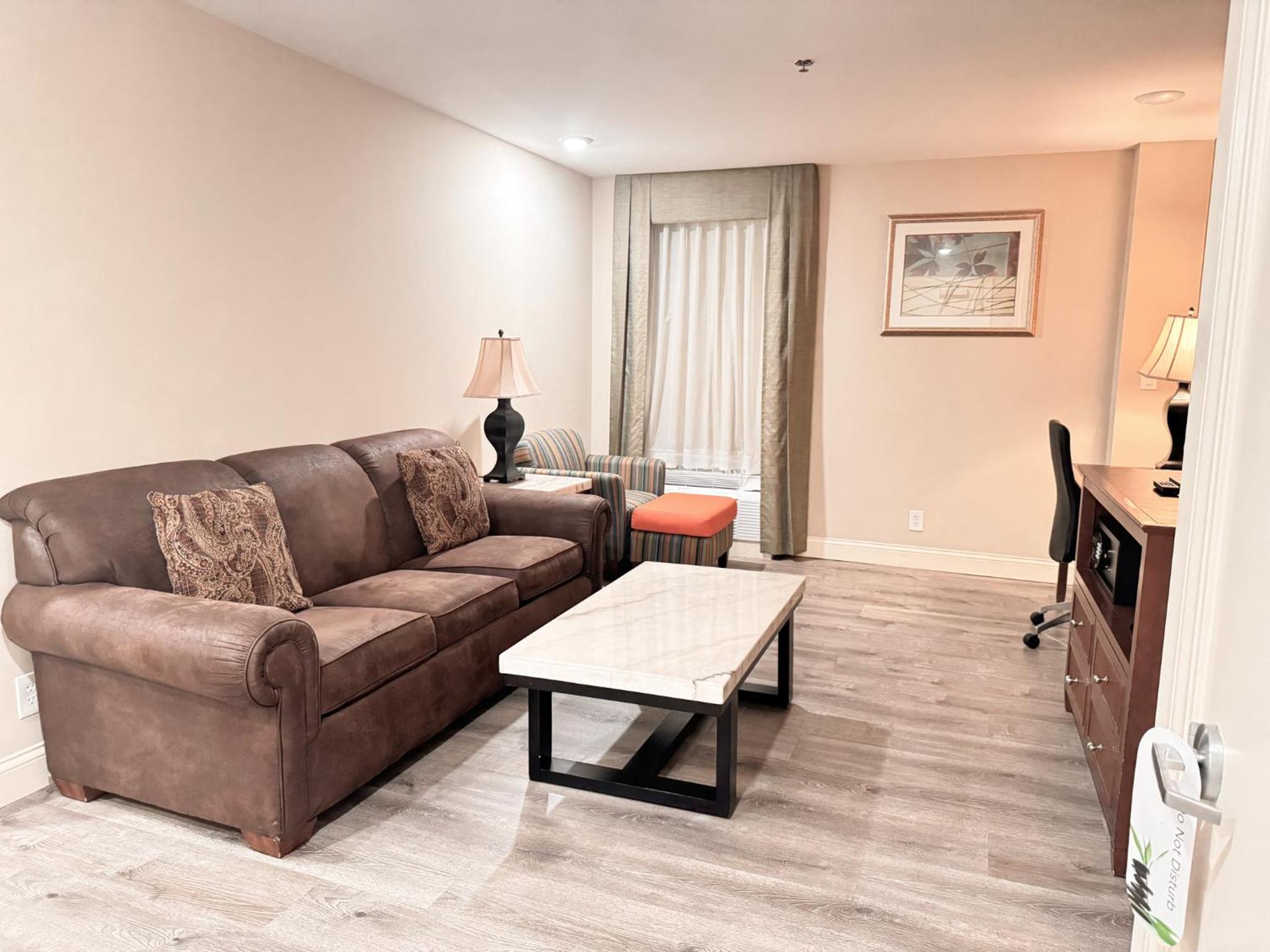 Standard King Suite - Photo 3