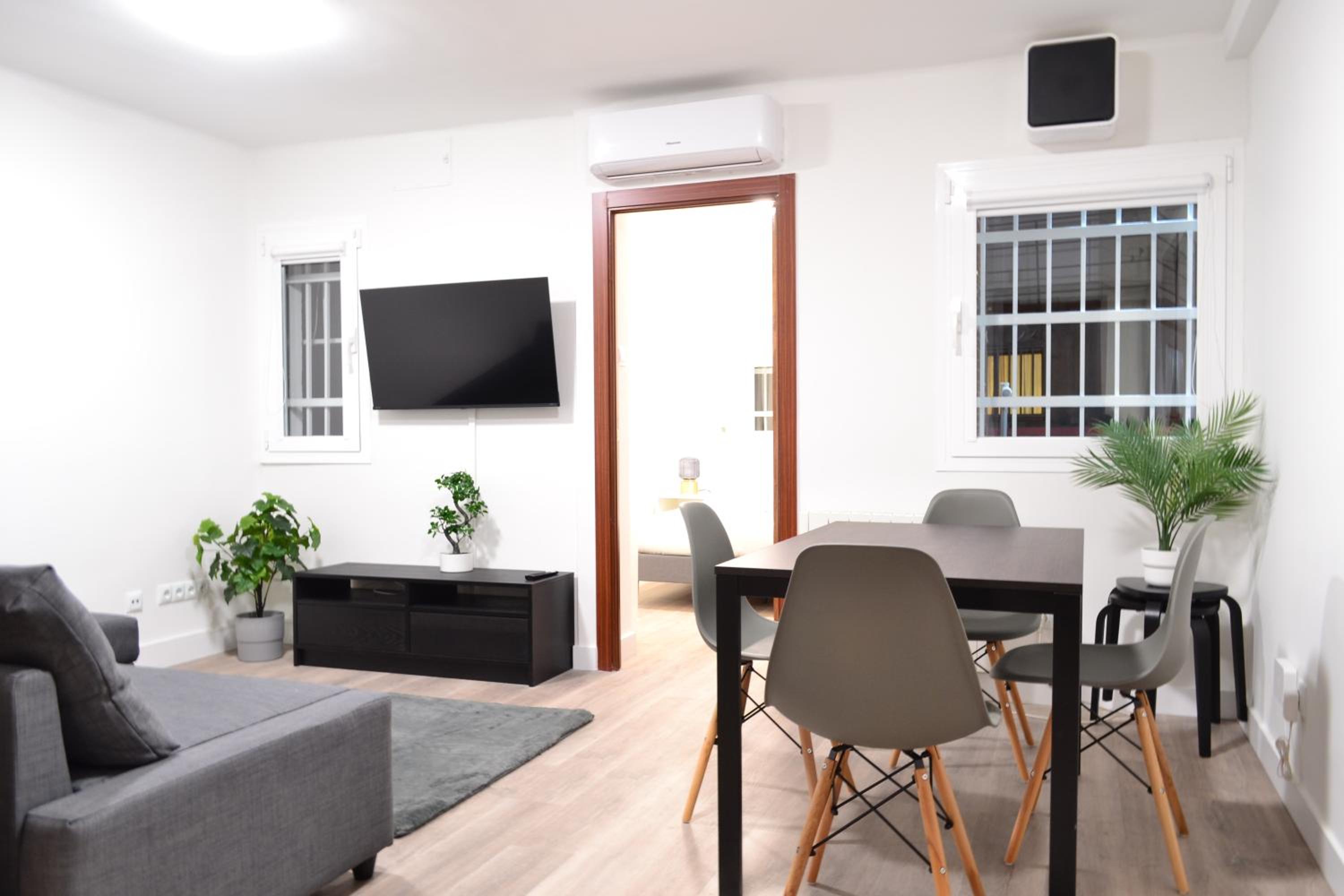 Apartamento de Dos Habitaciones con Terraza