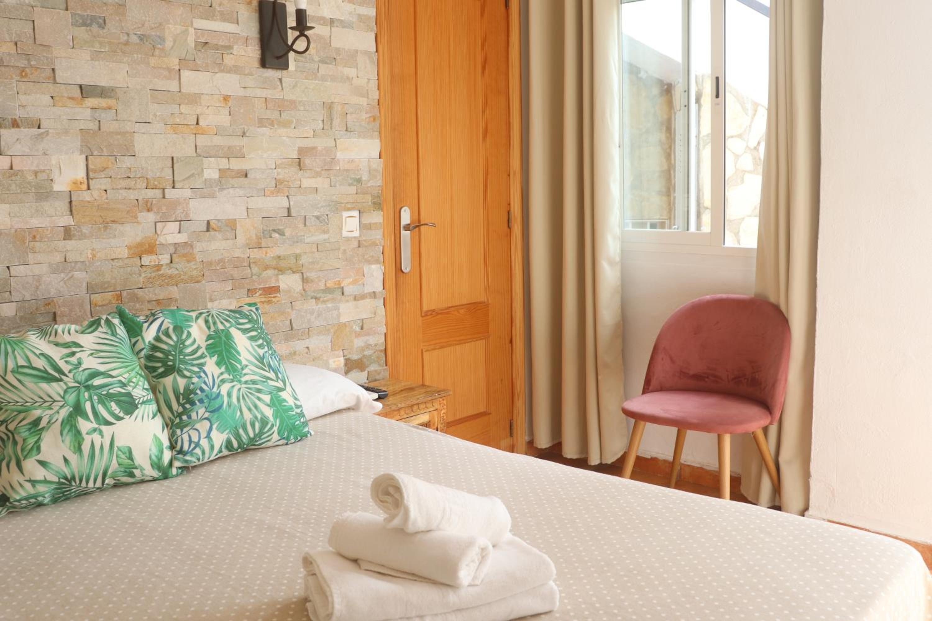 Double Room with Extra Bed photo 2
