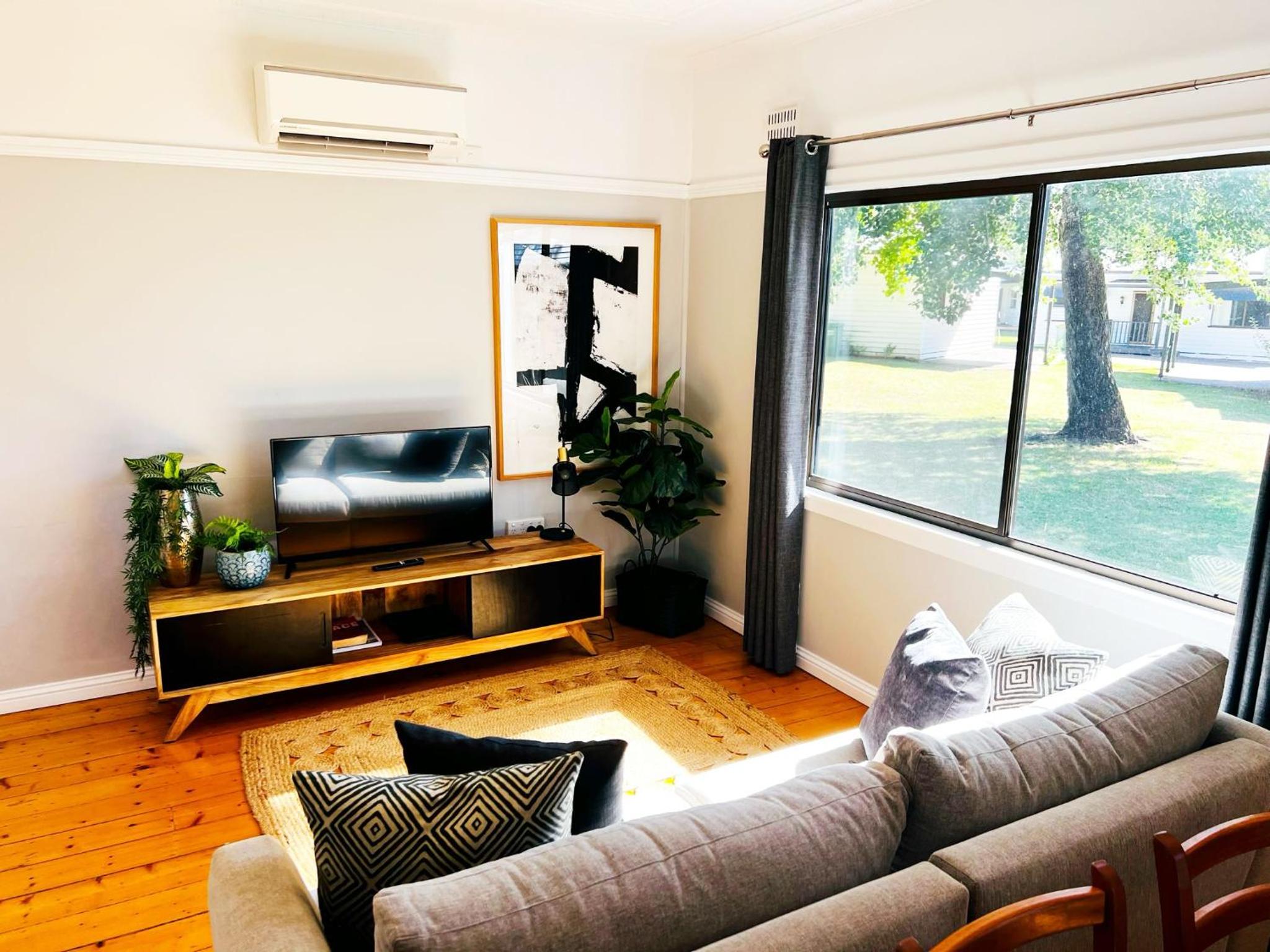 Three-Bedroom House - Photo 9