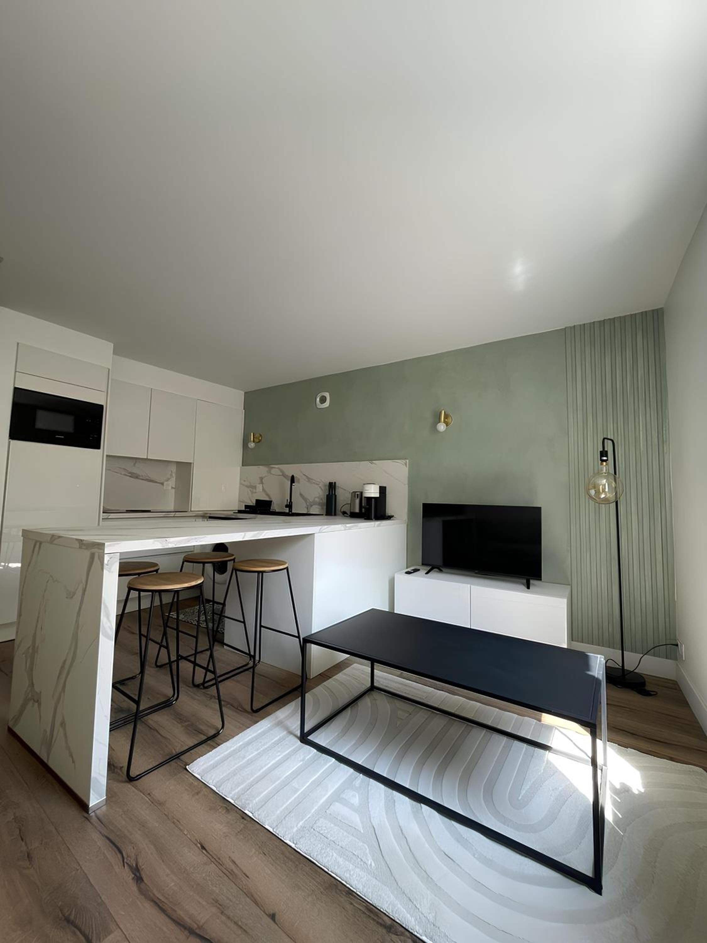 One-Bedroom Apartment photo 1