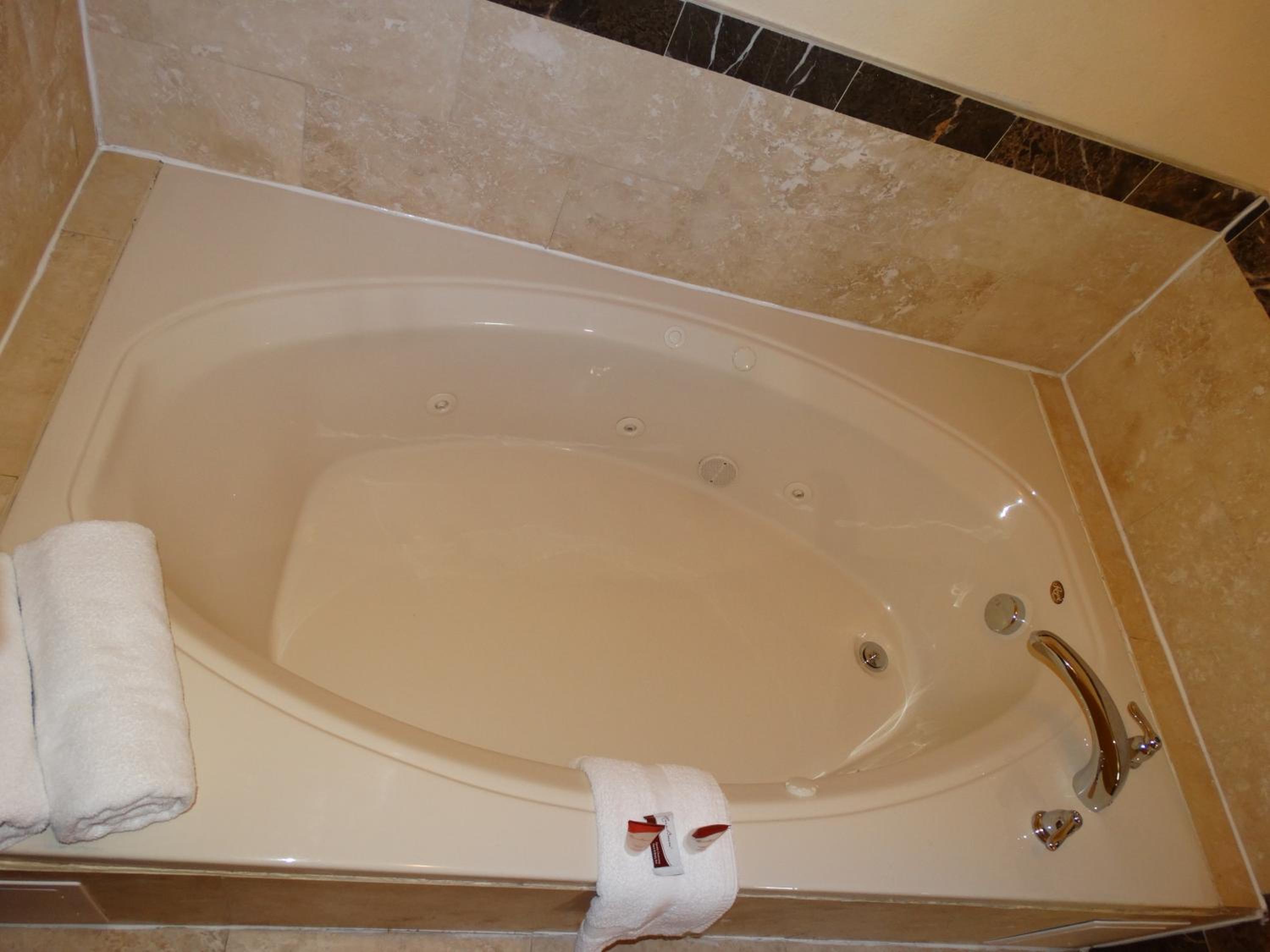 King Suite with Spa Bath - Photo 2