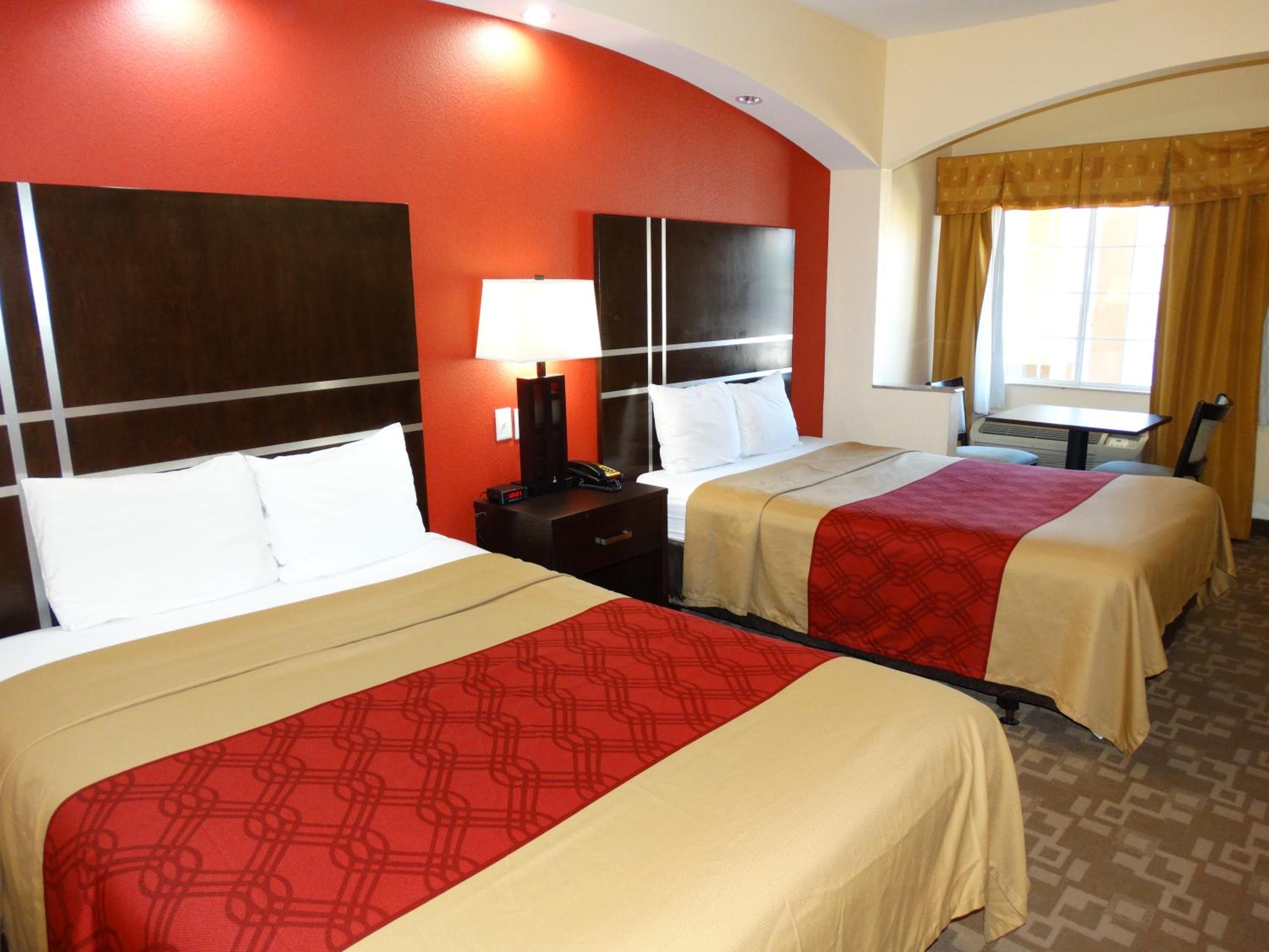 Queen Room with Two Queen Beds - Photo 5