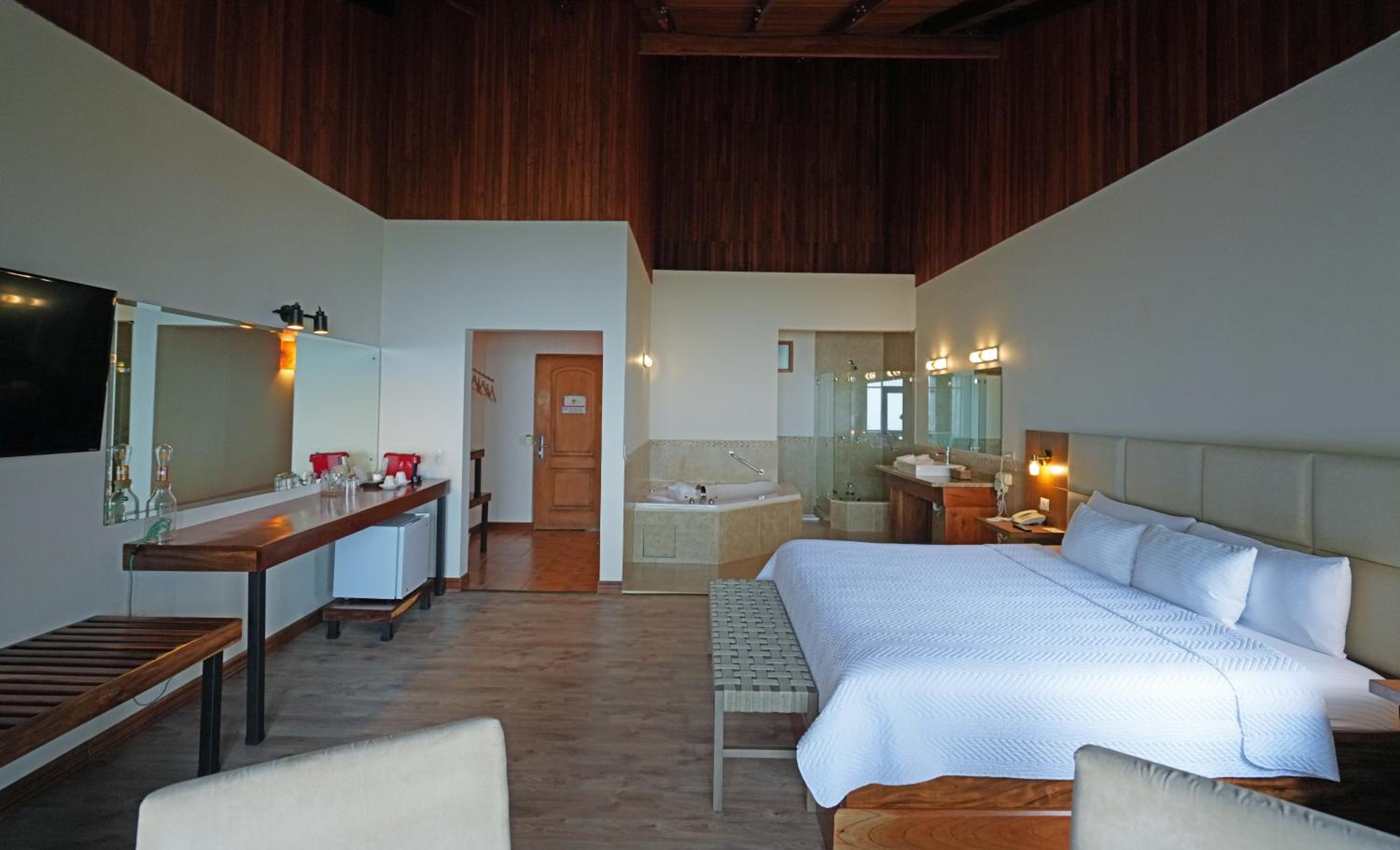 Honeymoon Suite - Photo 2