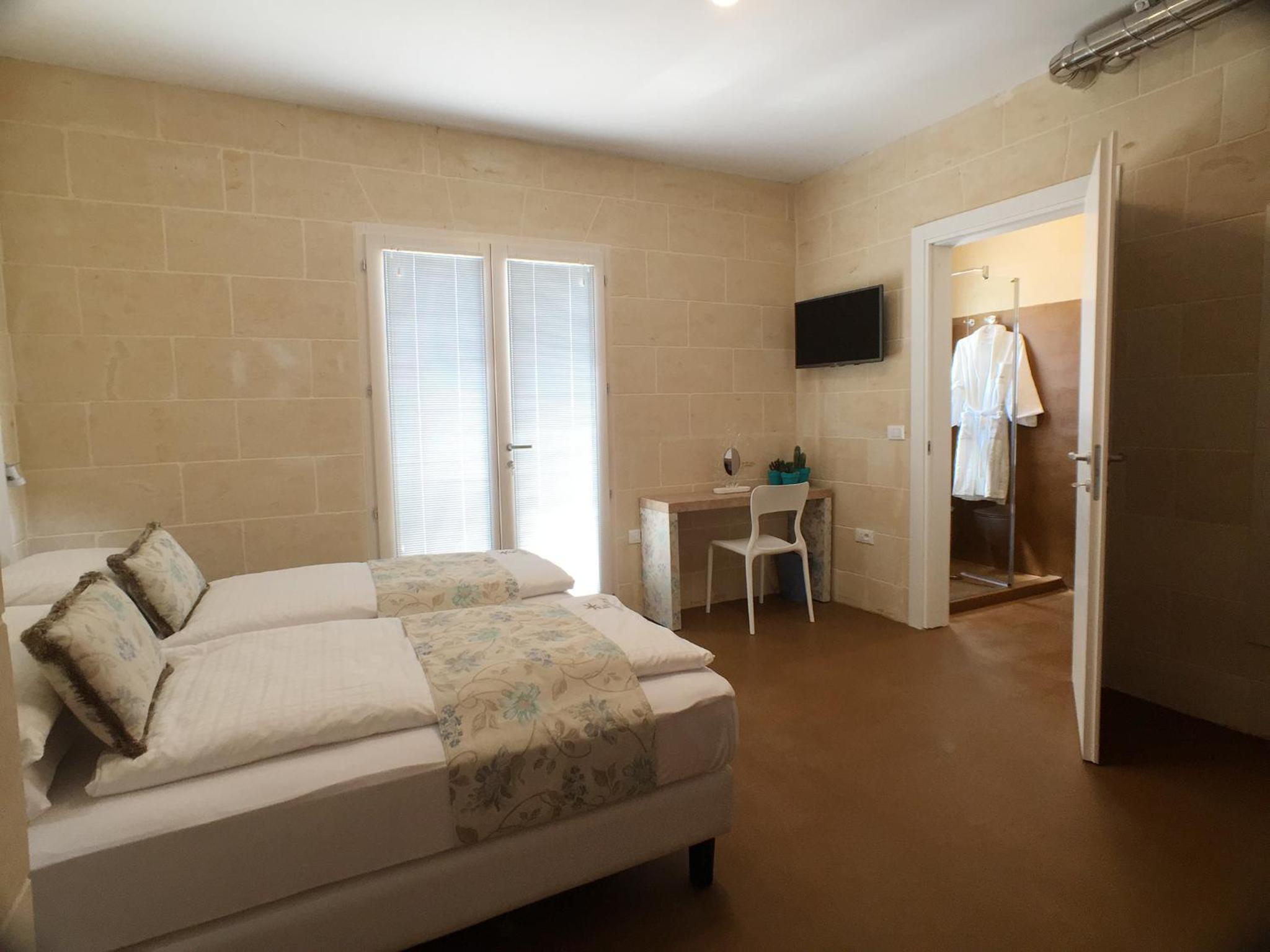 Three-Bedroom Apartment - Photo 25