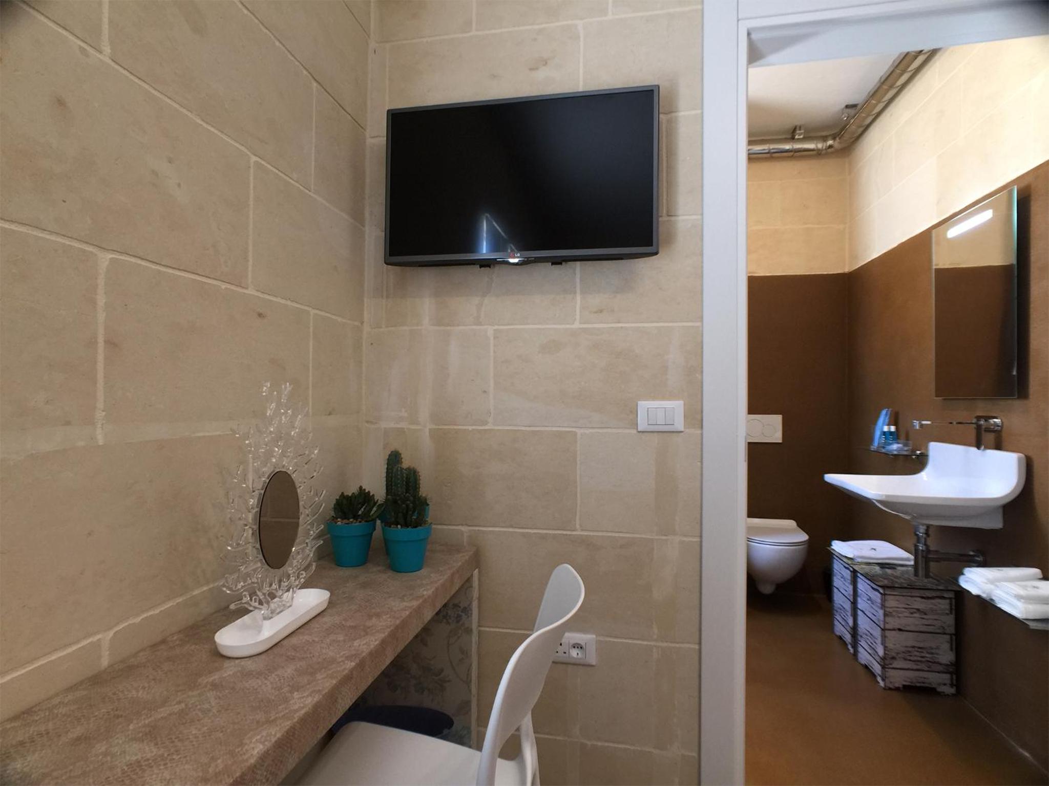 Three-Bedroom Apartment - Photo 9
