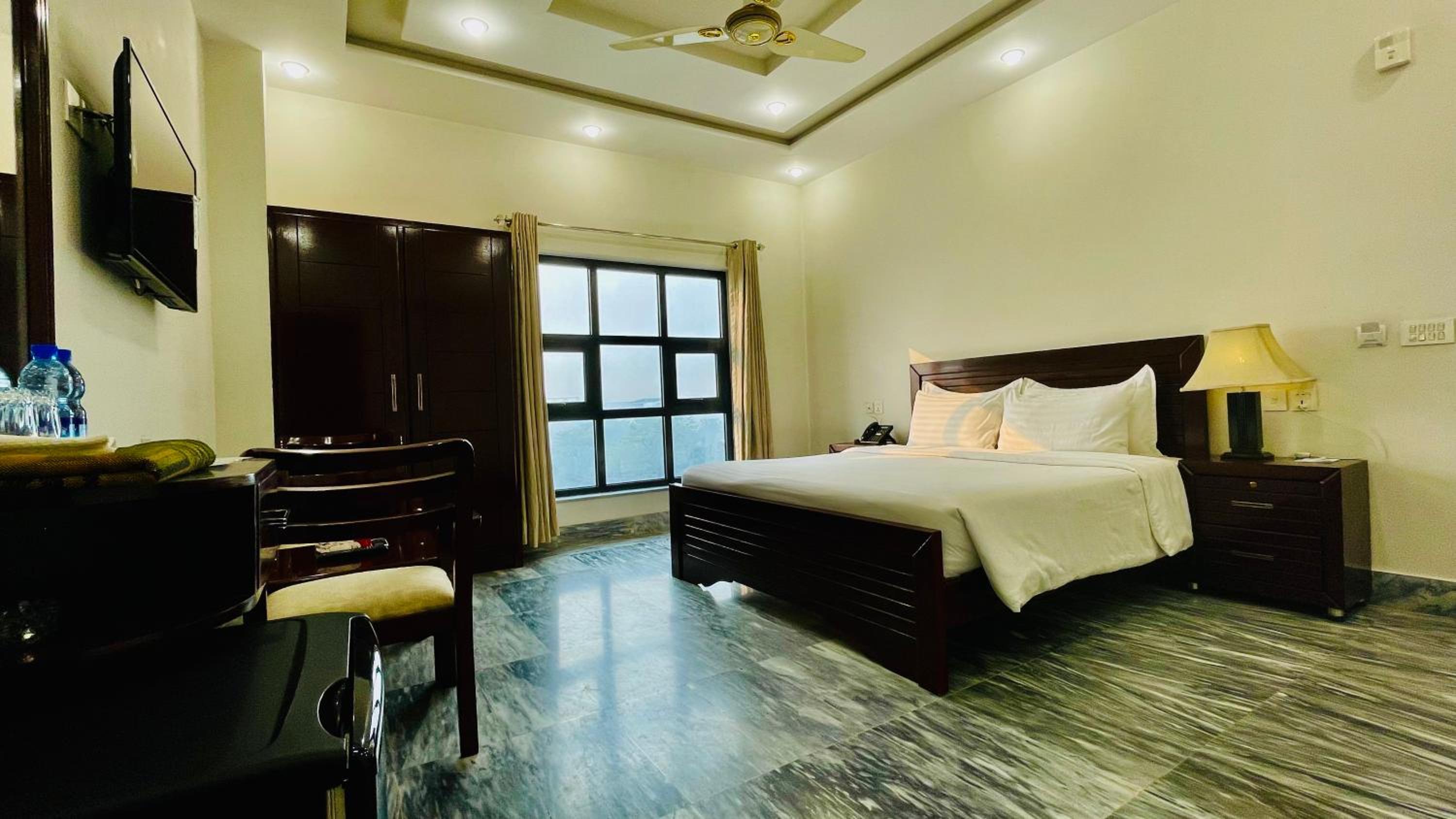 Deluxe Double Room (2 Adults + 1 Child) photo 1