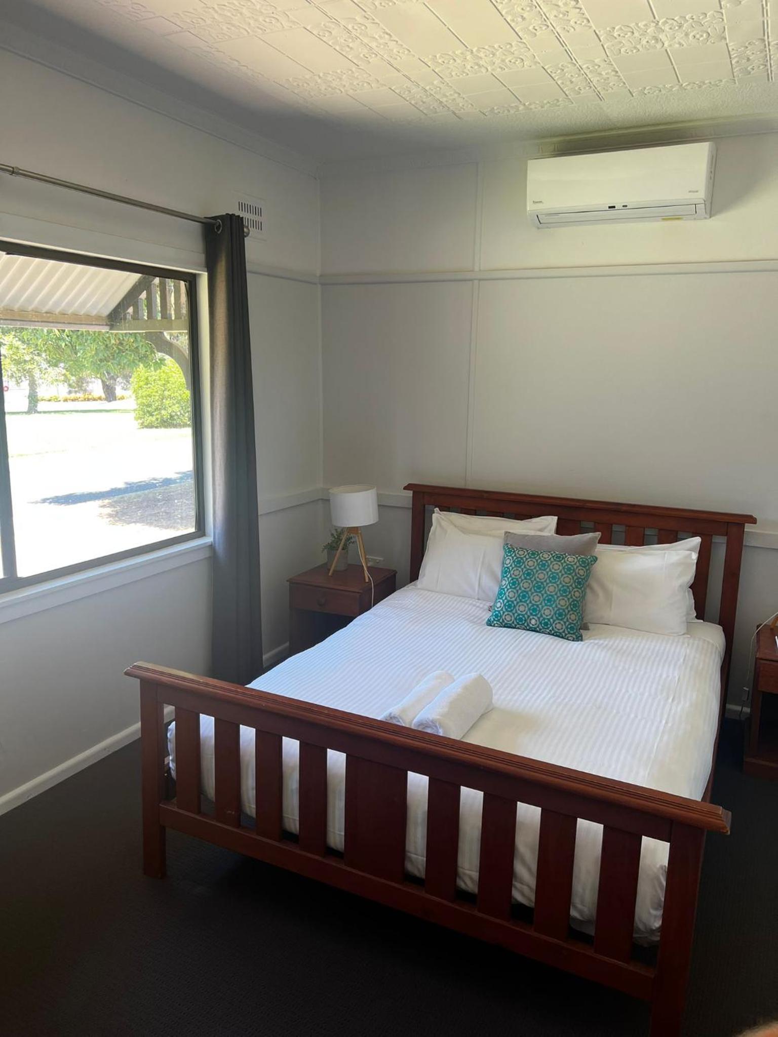 Two-Bedroom Cottage - Photo 2