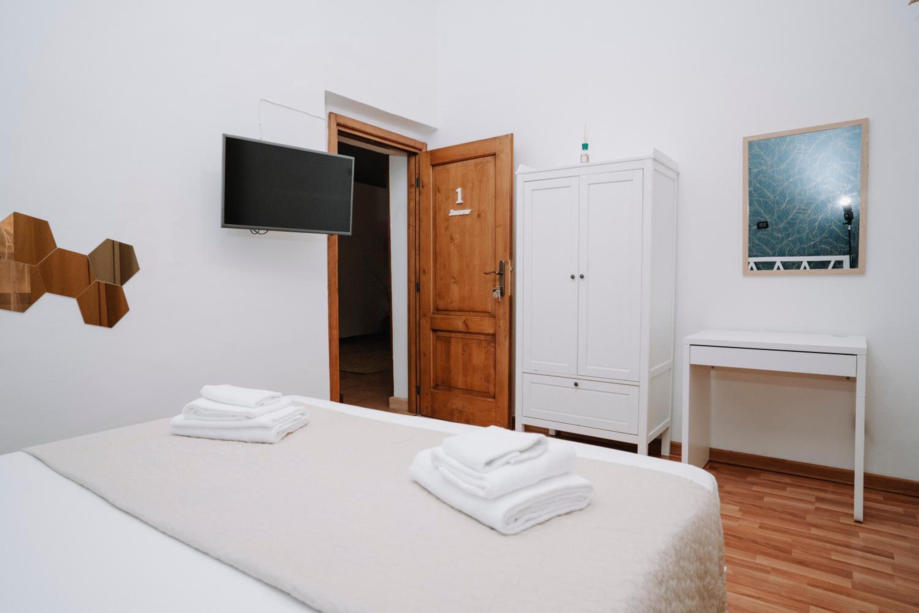 Double Room with Private External Bathroom photo 3
