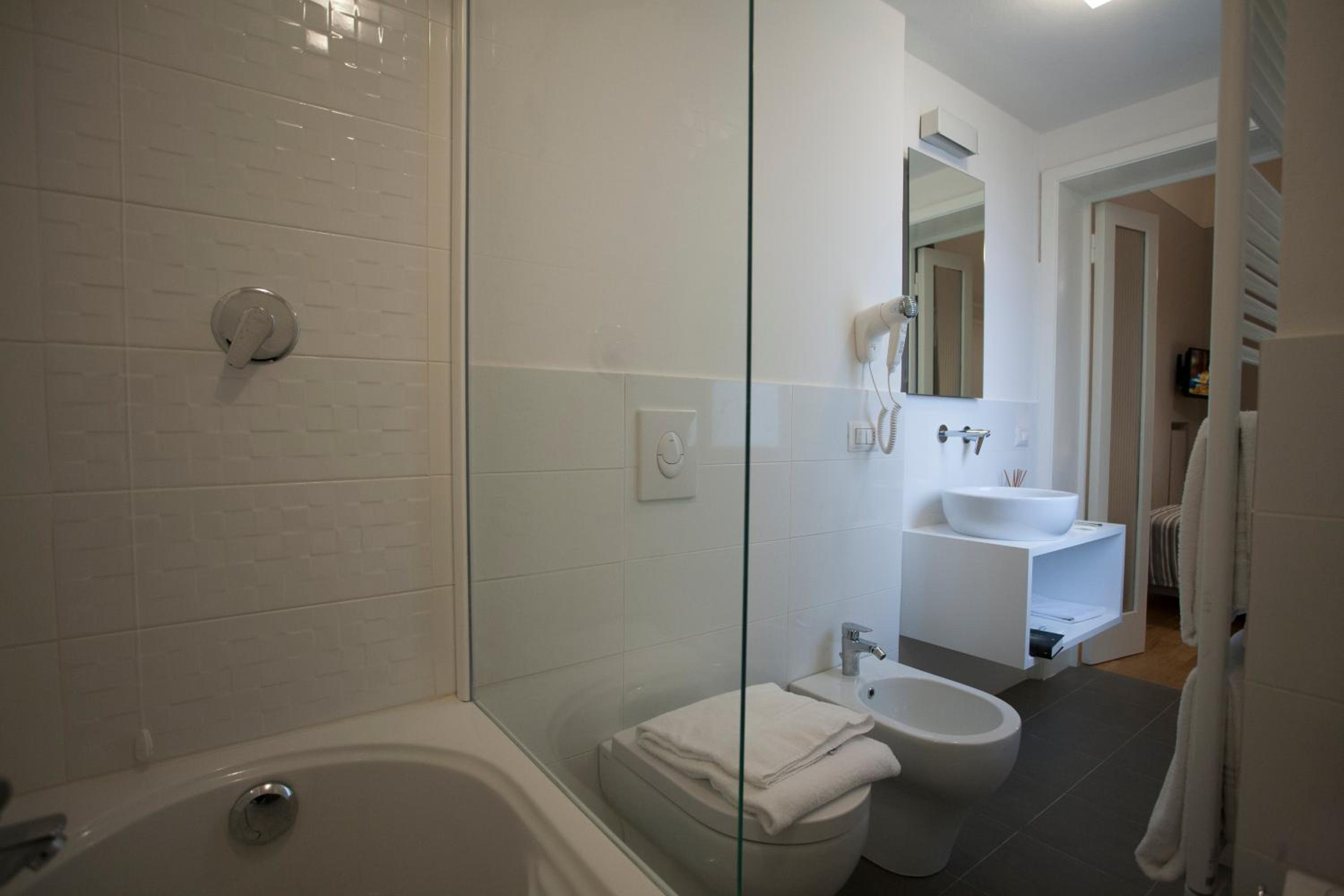 Standard Twin Room photo 2