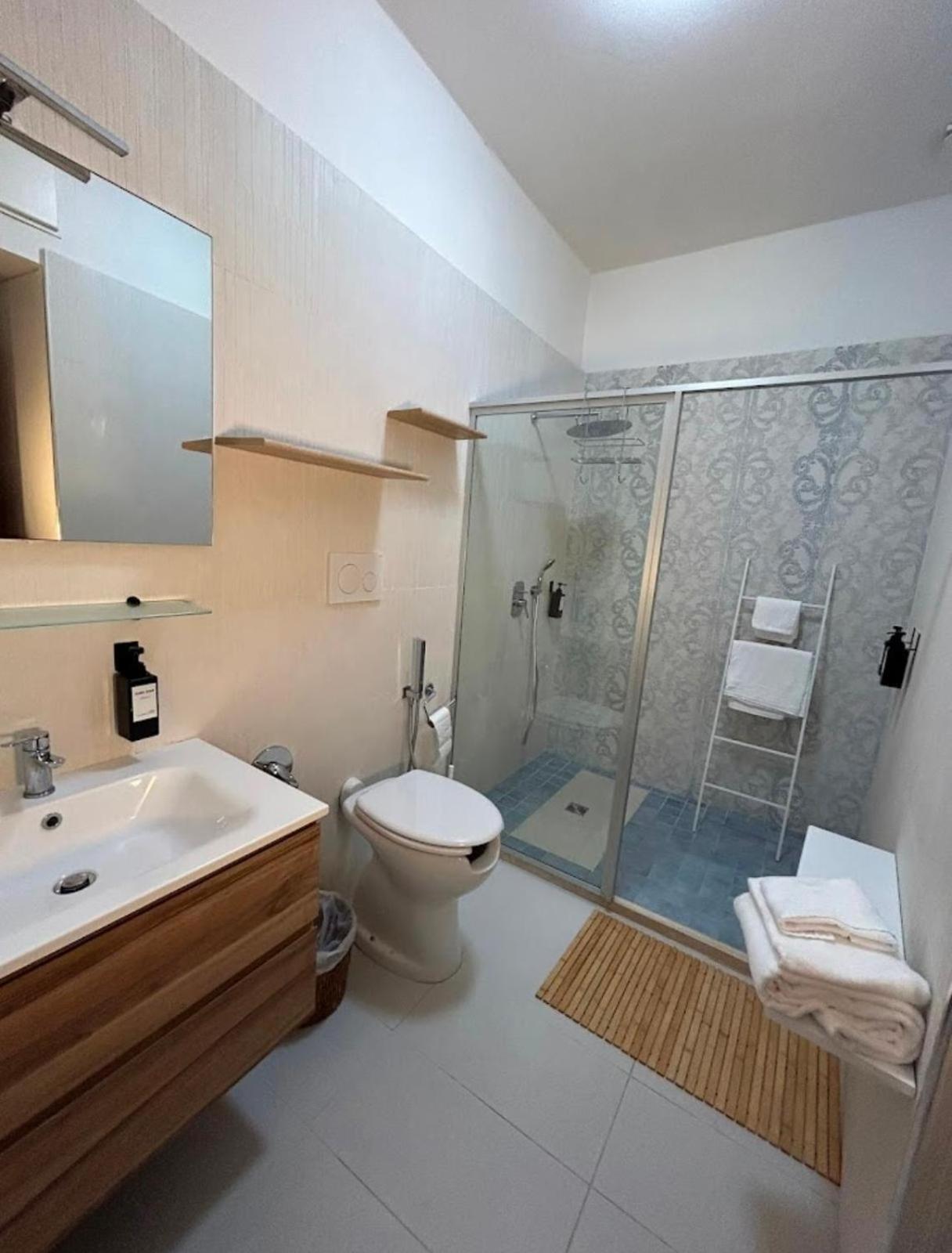 Double Room with Private External Bathroom photo 2