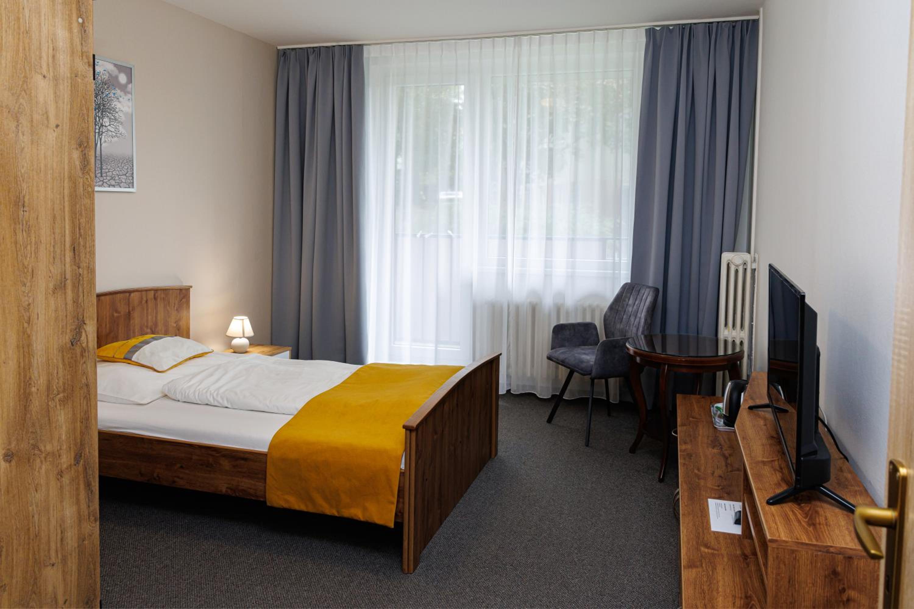Single Room - Disability Access photo 3