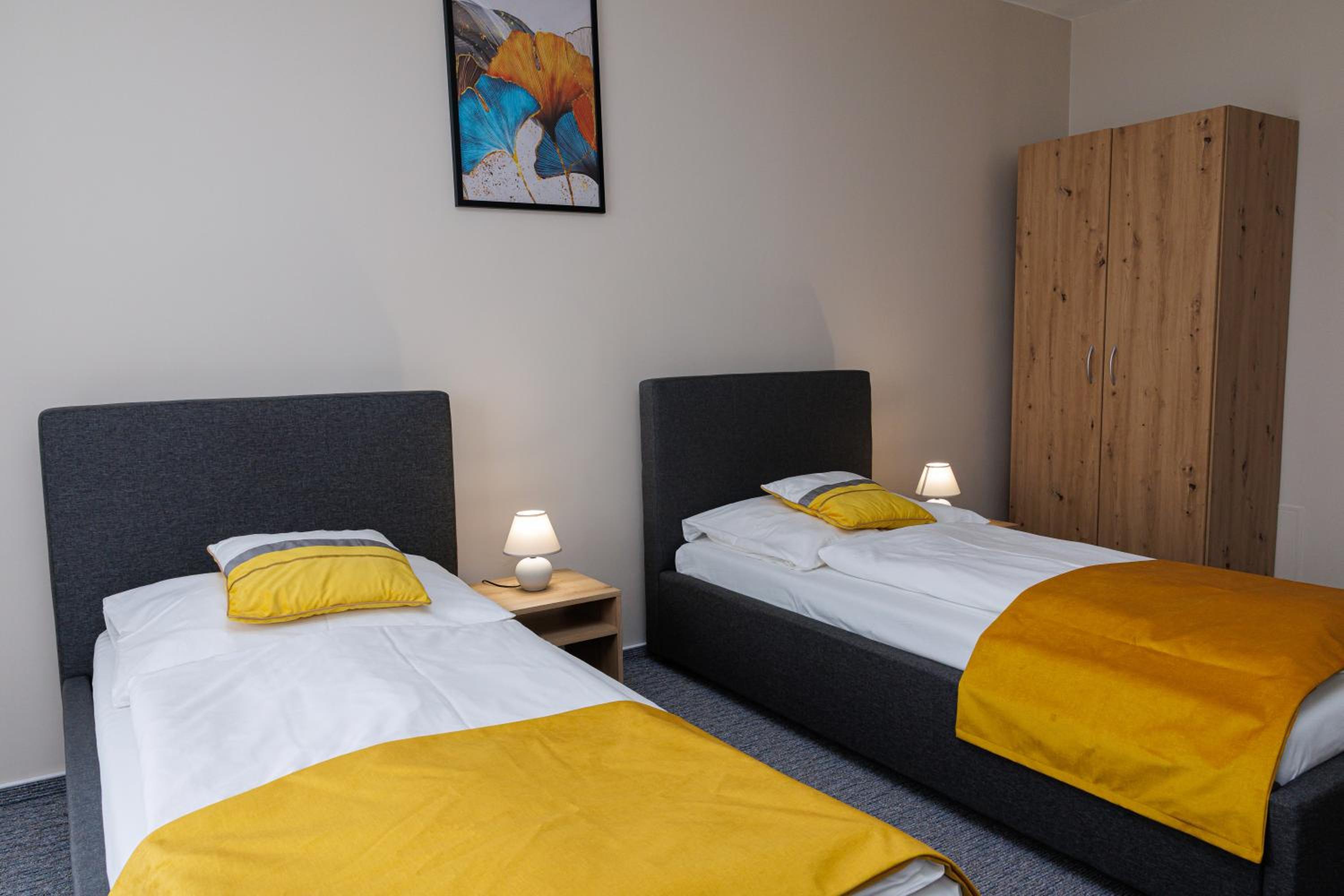 Business Twin Room - Photo 2