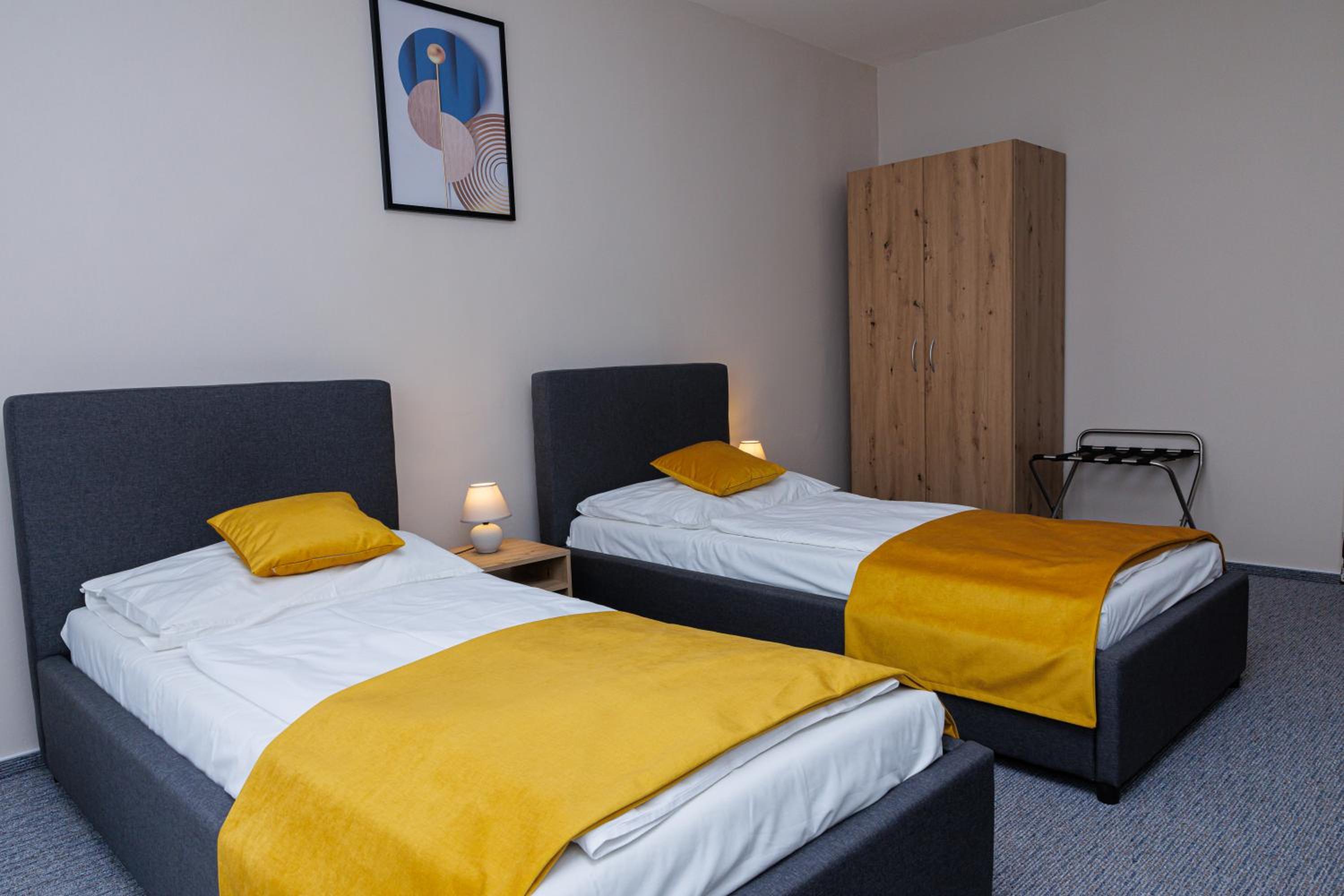 Business Twin Room - Photo 4