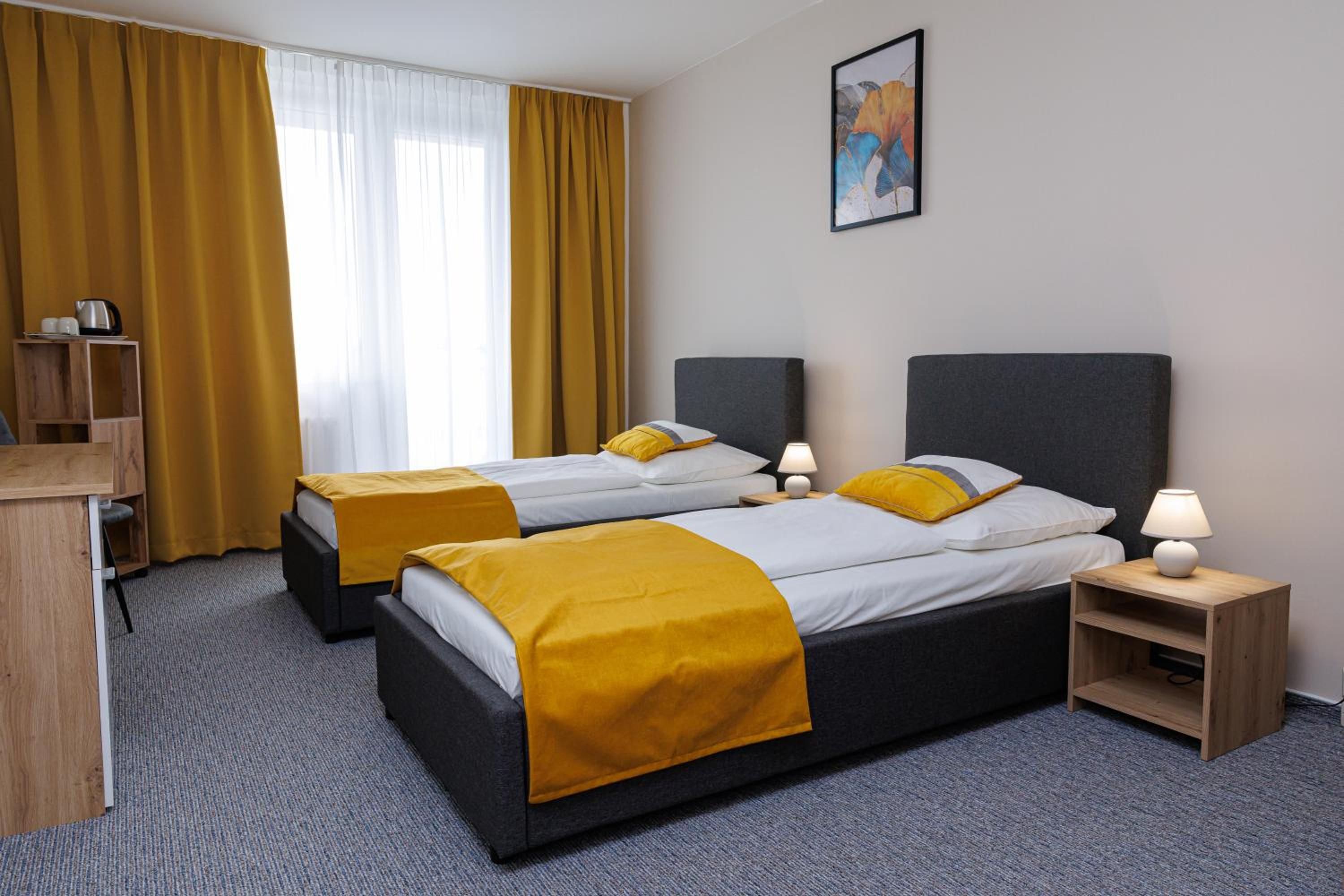 Business Twin Room - Photo 5
