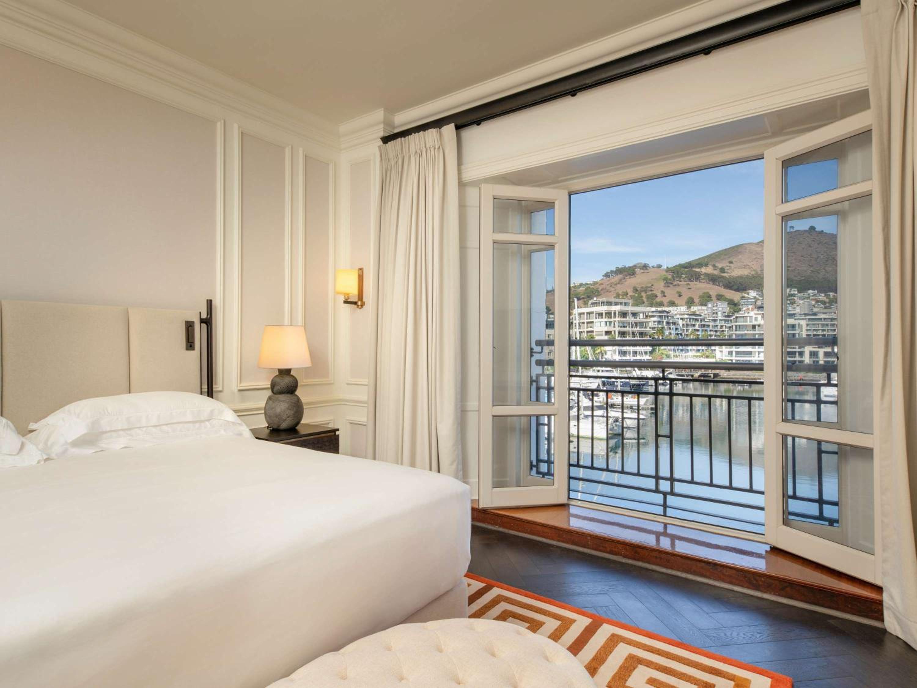 One-Bedroom Signature Suite - Photo 2