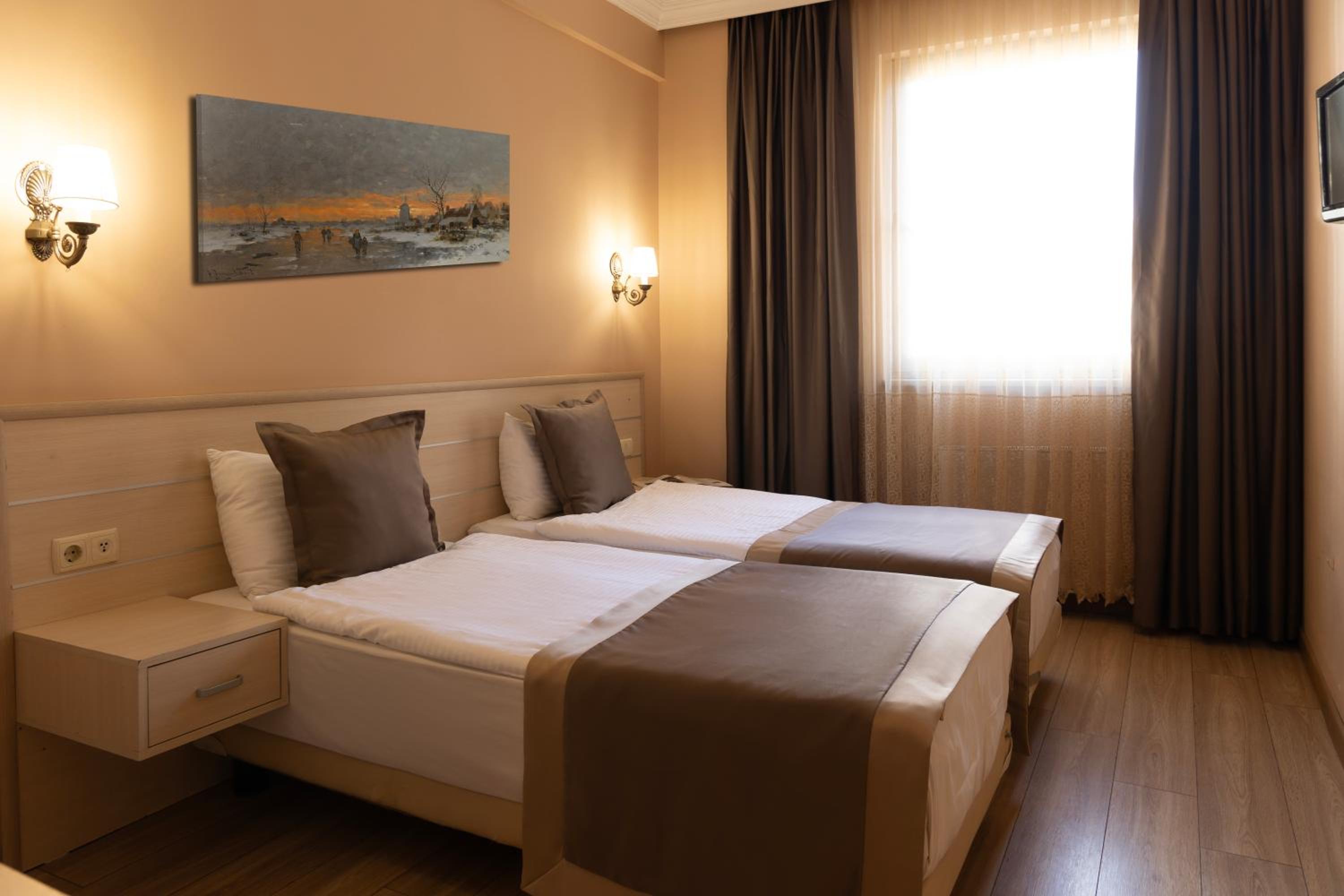 Standard Double or Twin Room photo 1
