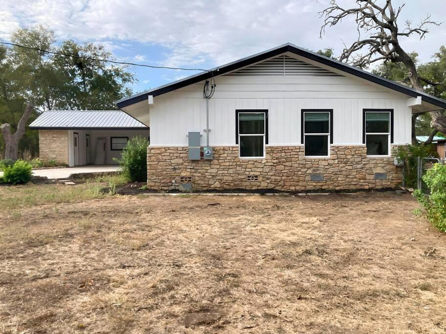 Four-Bedroom House photo 2