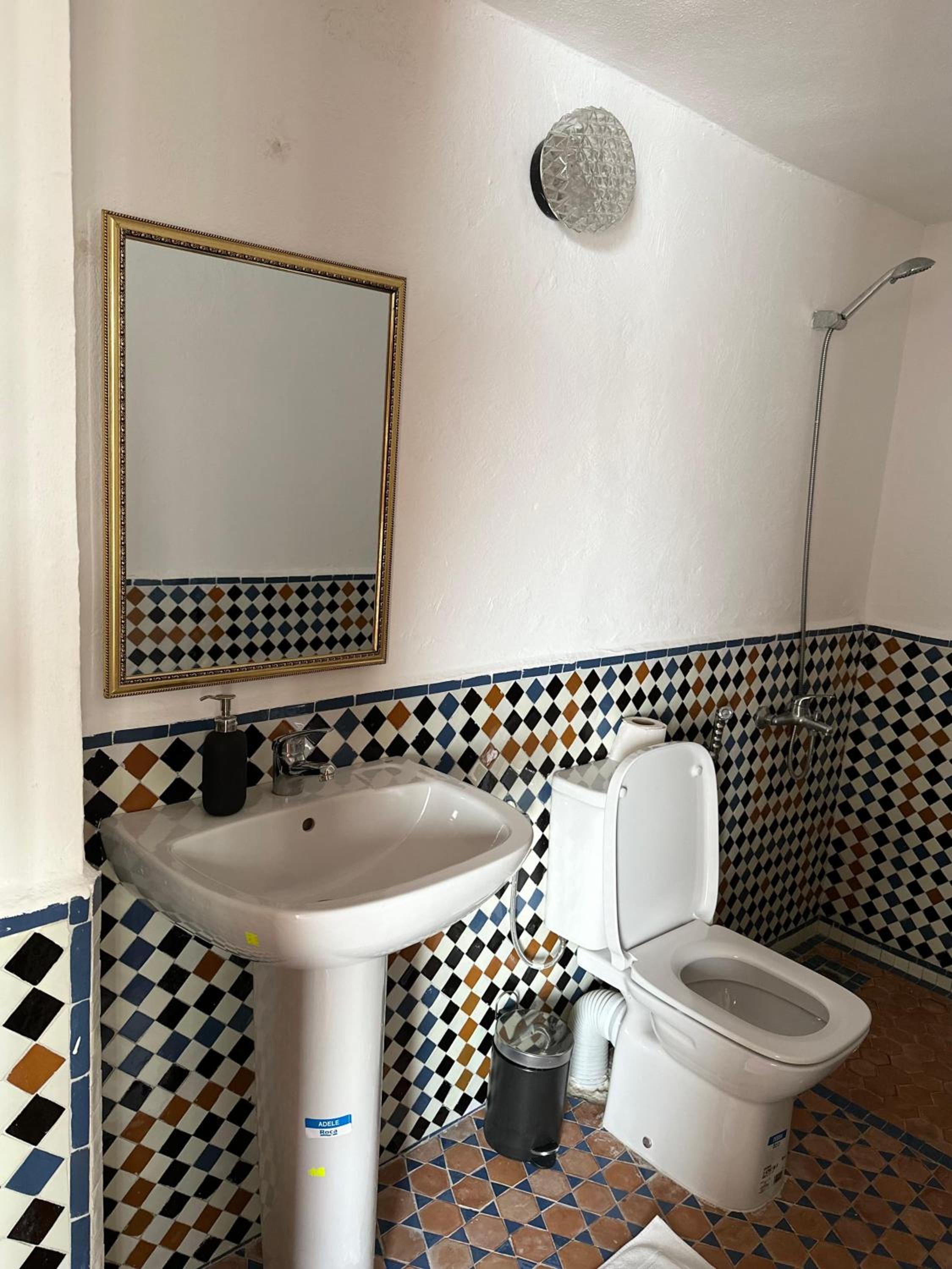 Twin Room with Private Bathroom photo 3