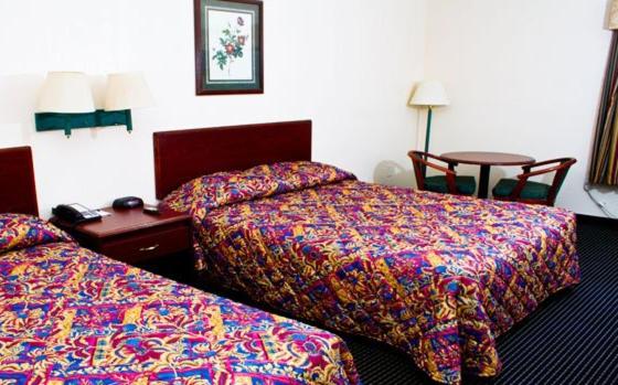 Queen Room with Two Queen Beds - Smoking - Photo 1