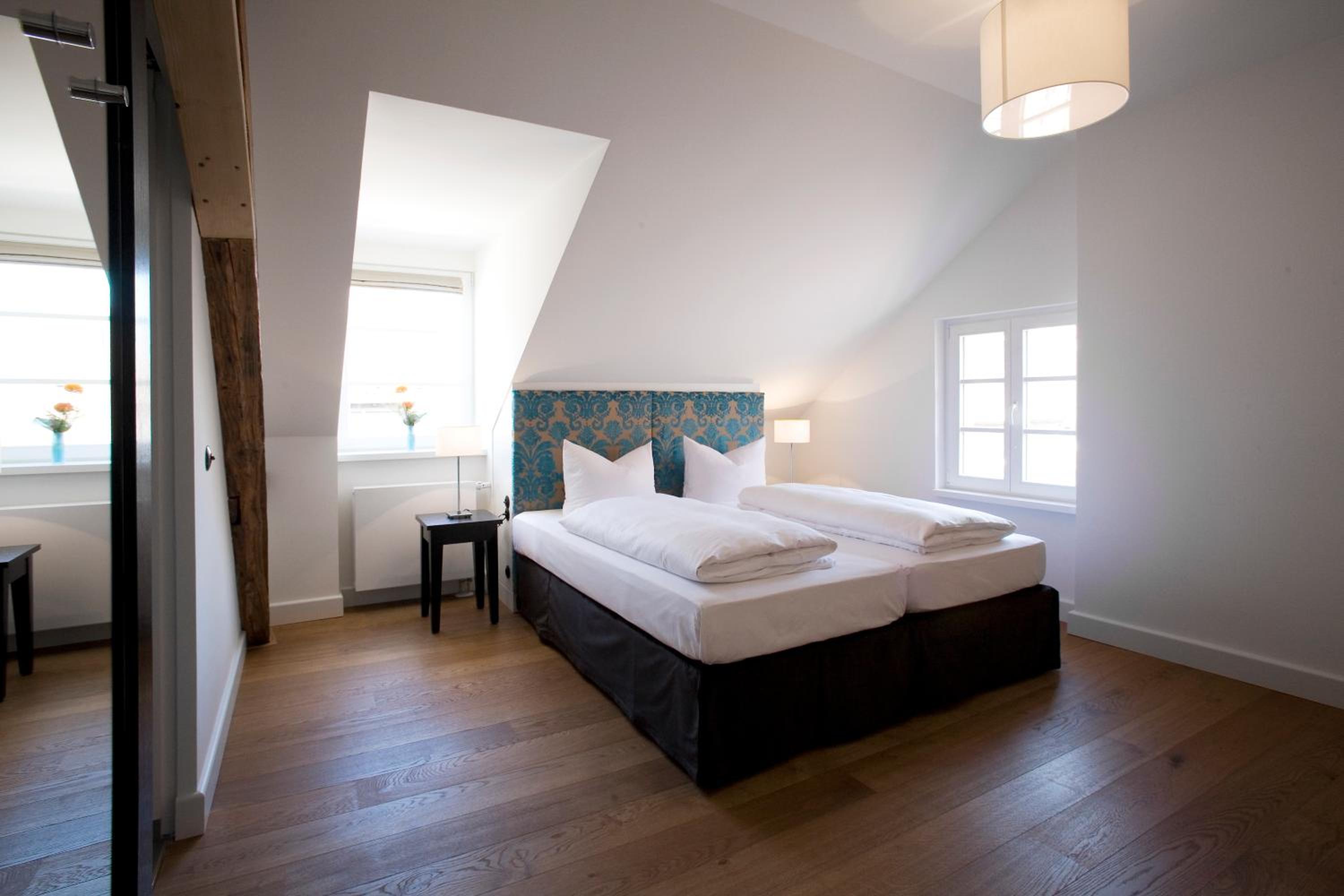 Large Deluxe Double Room - Photo 4