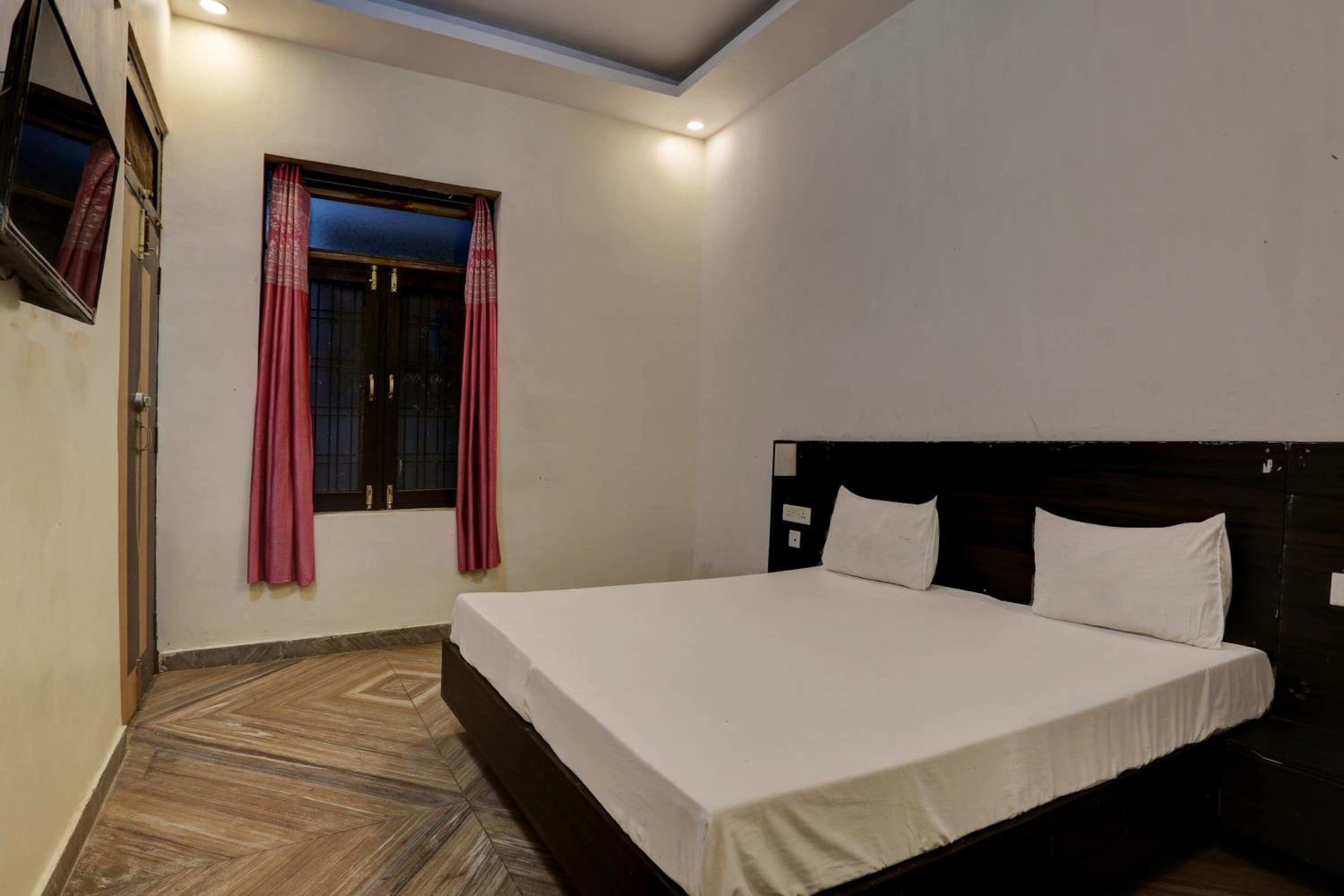 经典三人房