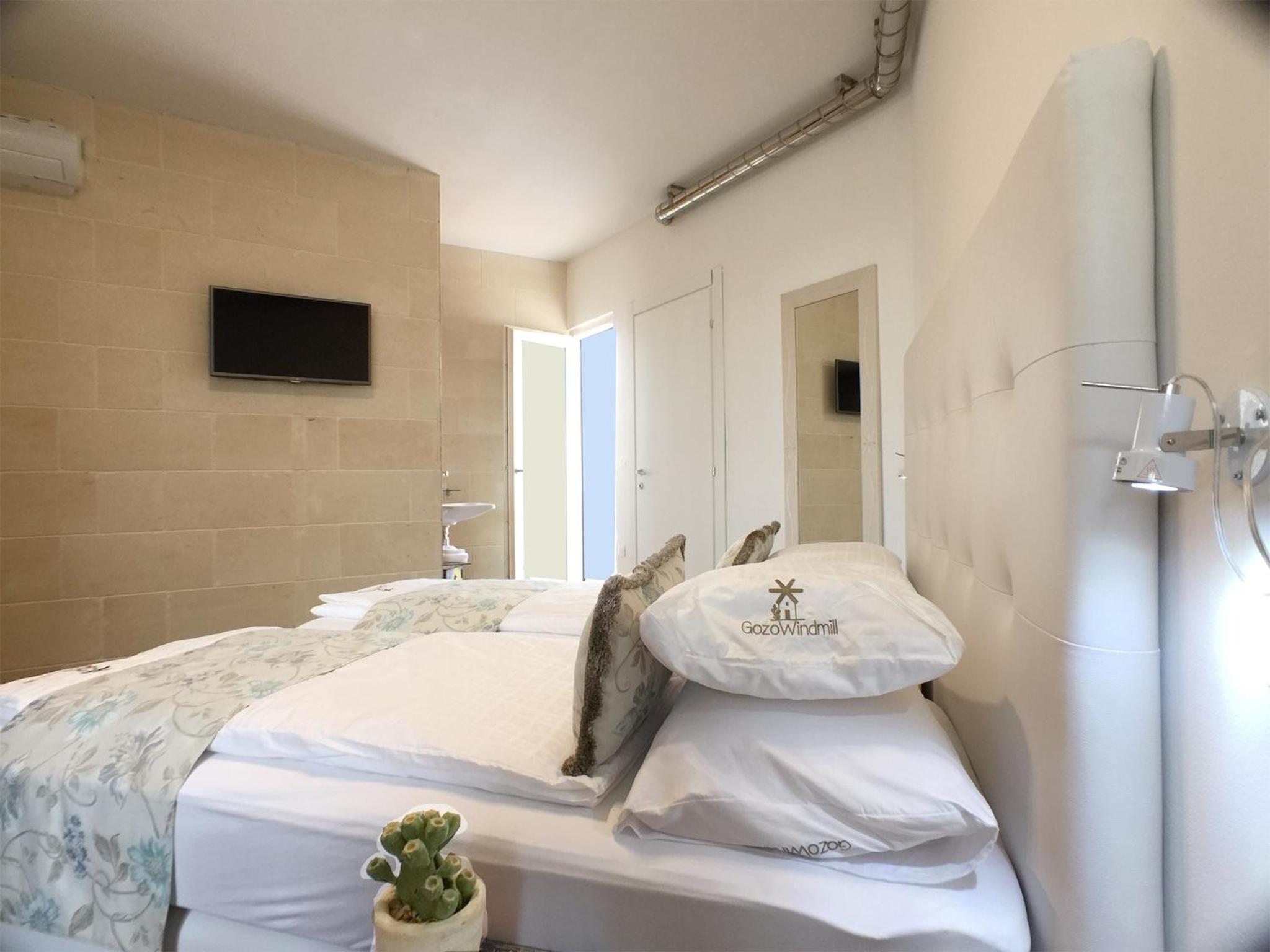 Two-Bedroom Apartment - Photo 31