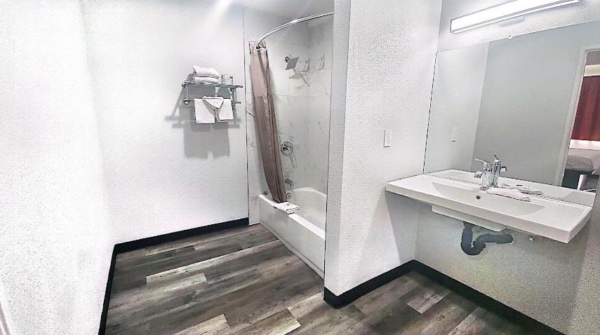 Queen Room - Disability Access