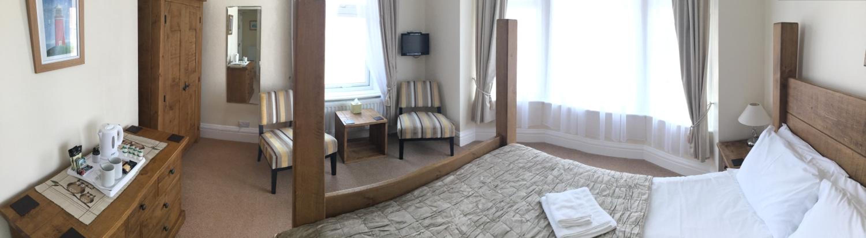 Double Room with Bay Window - 1st Floor photo 3